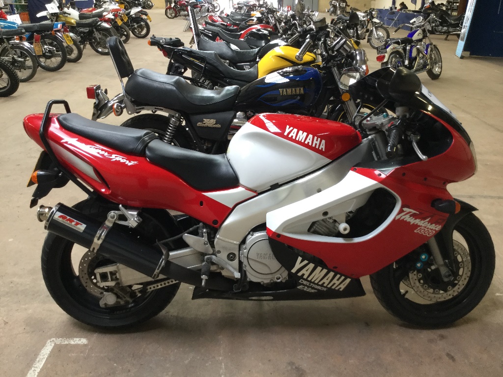 EXTRA LOT: A 1998 Yamaha YZF1000R, registration number R435 BKP, white.