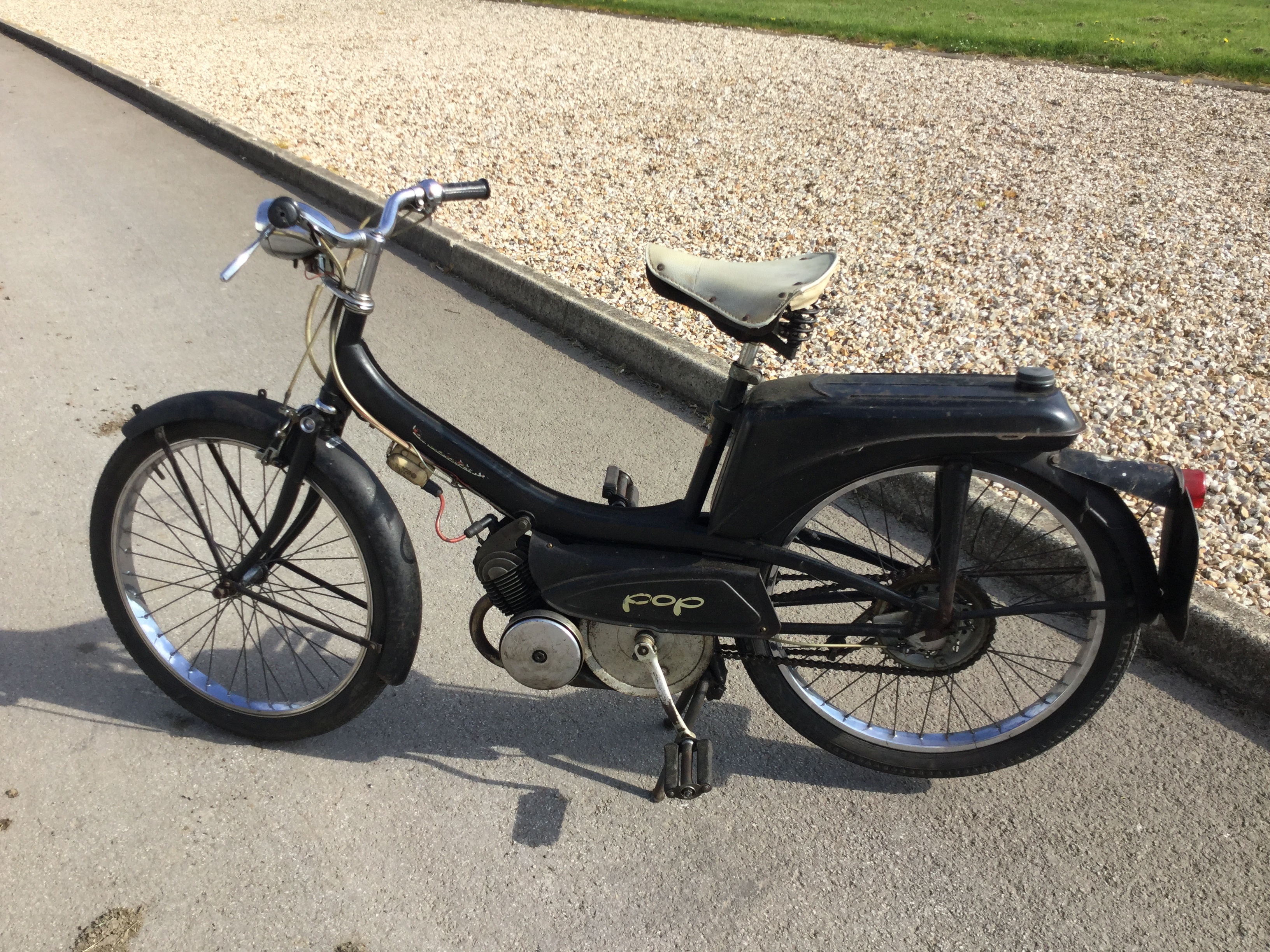 EXTRA LOT: A circa 1966 Raleigh Runabout restoration project, black. - Image 2 of 5