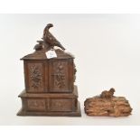 A Black Forest carved wood box and cover, surmounted a hare, 15 cm wide,