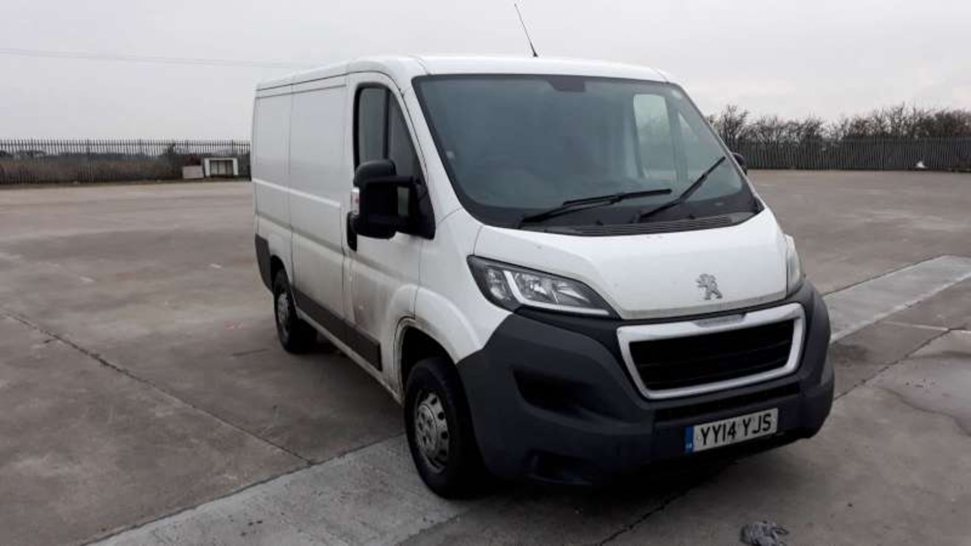 WHITE PEUGEOT BOXER 333 PROFESSIONAL L1. ( DIESEL ) Reg : YY14 YJS Mileage : 64,627 MOT