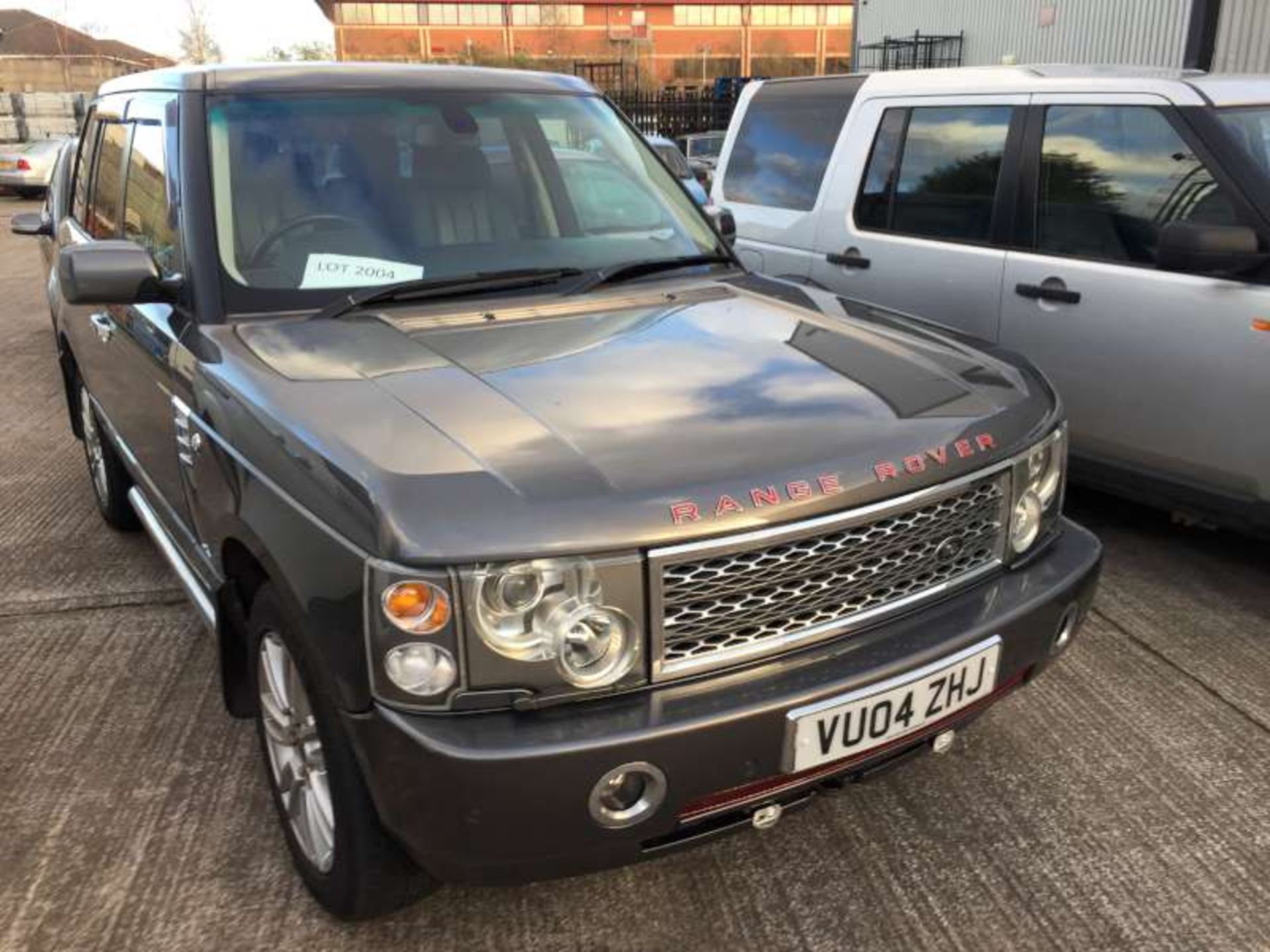 GREY LANDROVER RANGE ROVER VOGUE TD6. ( DIESEL ) Reg : VUO4ZHJ Mileage : 120,411 MOT Certificate -