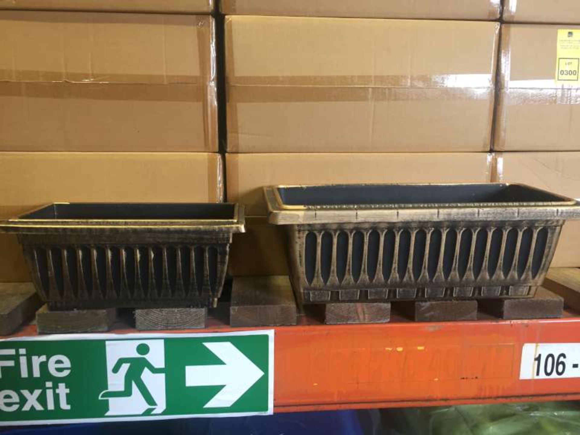 10 X SETS OF 4 TROUGH STYLE PLASTIC PLANTERS IN 2 SIZES IN 10 BOXES