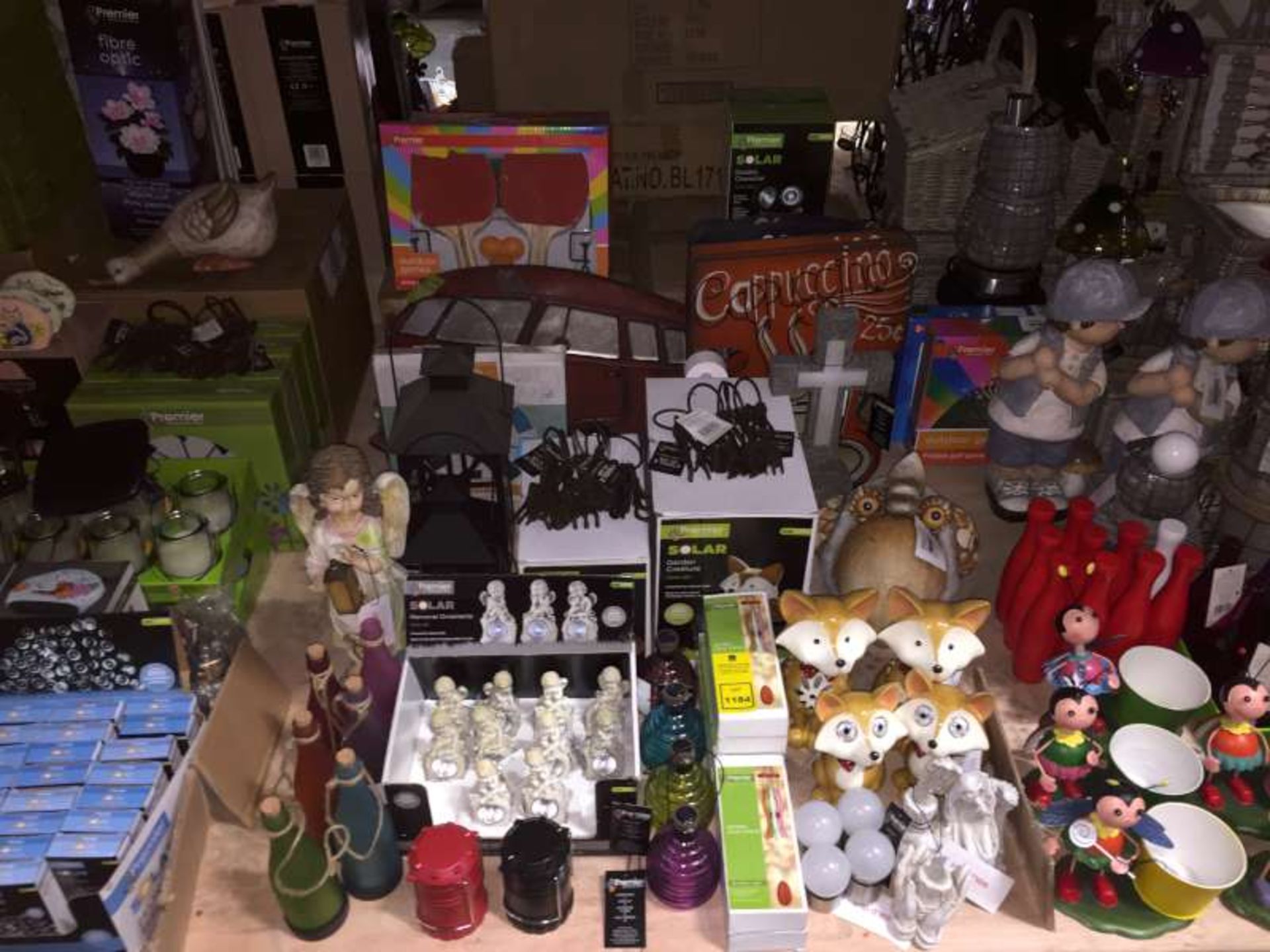 PREMIER LOT CONTAINING TEA LIGHT HOLDERS, SOLAR MEMORIAL ORNAMENTS, GARDEN GAMES, GARDEN WIND