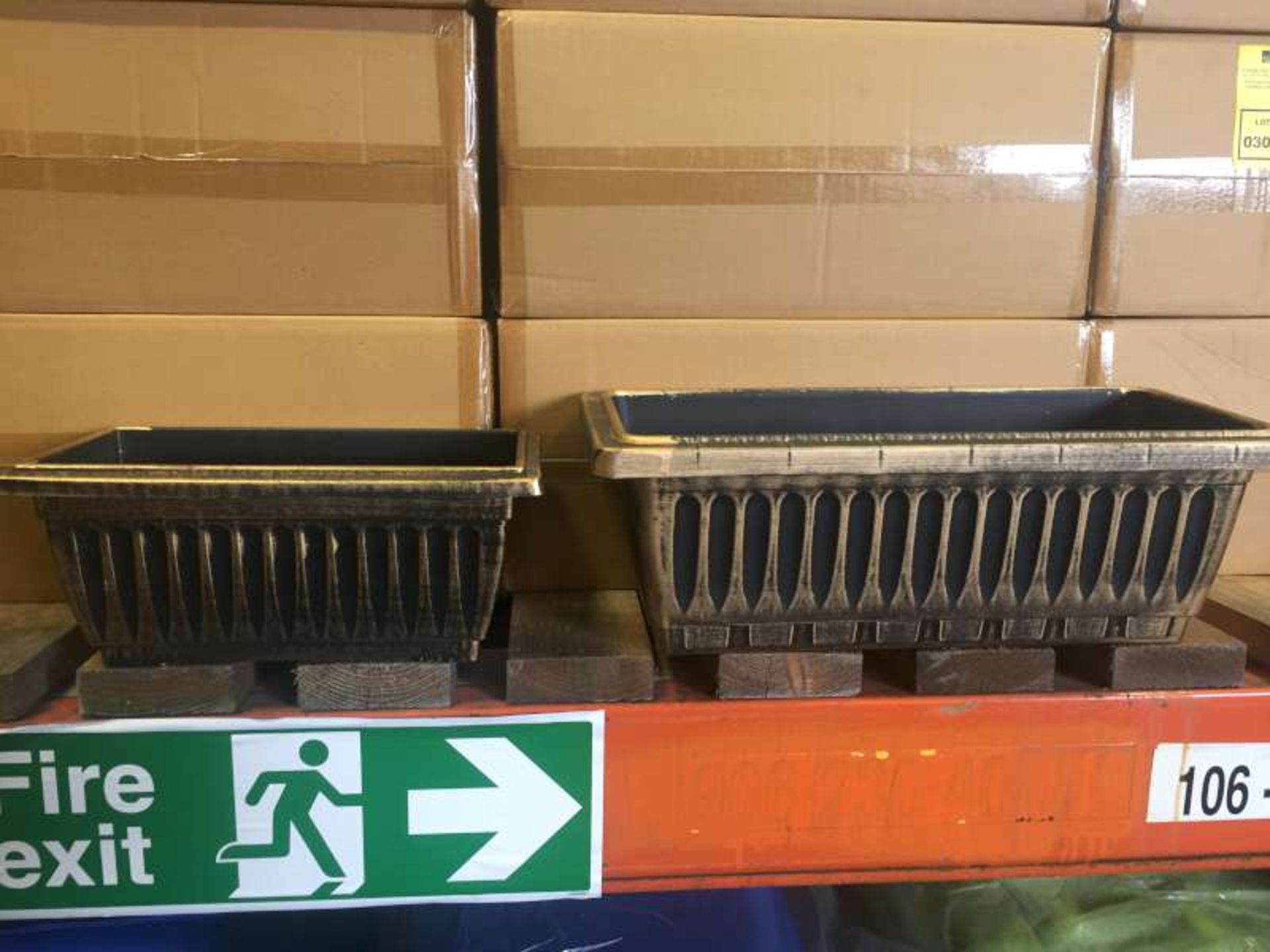 20 X SETS OF 4 TROUGH STYLE PLASTIC PLANTERS IN 2 SIZES IN 20 BOXES