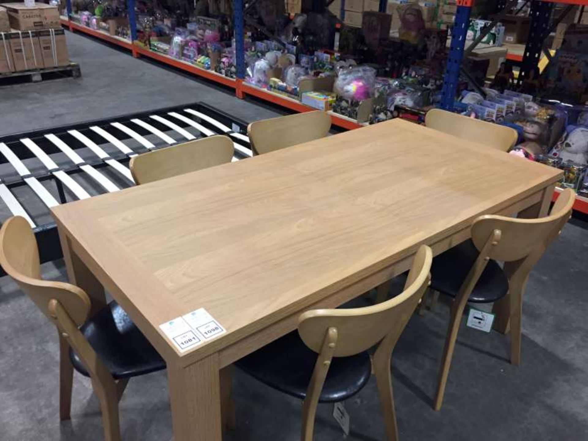 BRAND NEW BOXED HEMSLEY EXTENDING DINING TABLE SIZE WIDTH 160 - 200 CM, DEPTH 80 CM, HEIGHT 75 CM