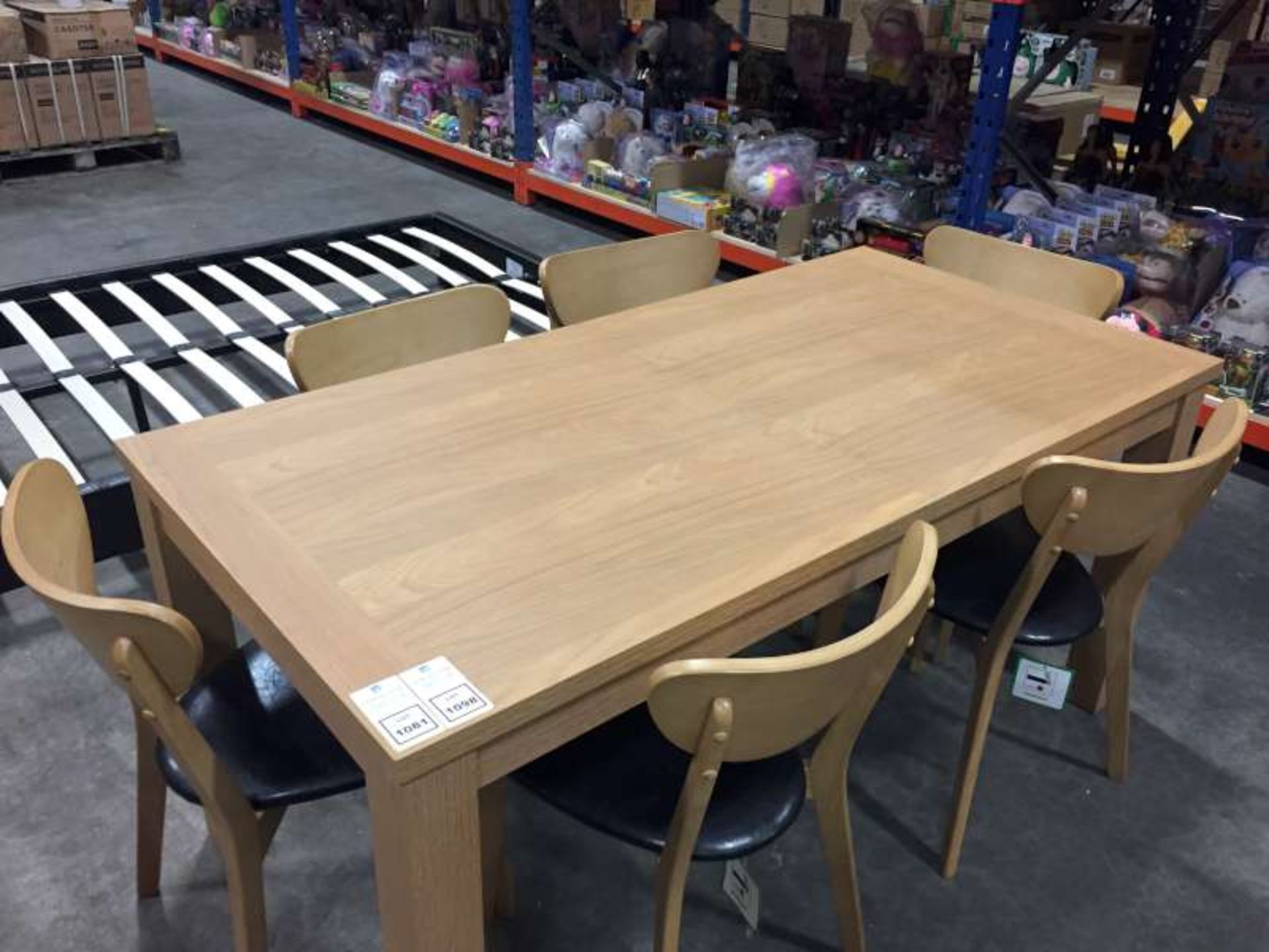 BRAND NEW BOXED HEMSLEY EXTENDING DINING TABLE SIZE WIDTH 160 - 200 CM, DEPTH 80 CM, HEIGHT 75 CM