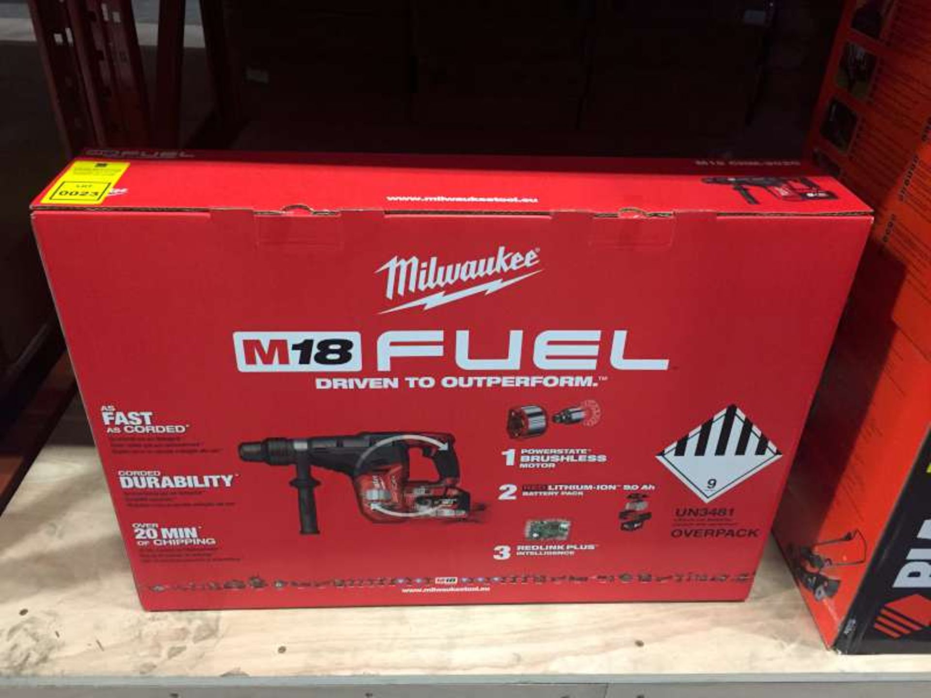 BRAND NEW BOXED MILWAUKEE M18CHM - 902C M18 FUEL 18 VOLT SDS MAX HAMMER DRILL