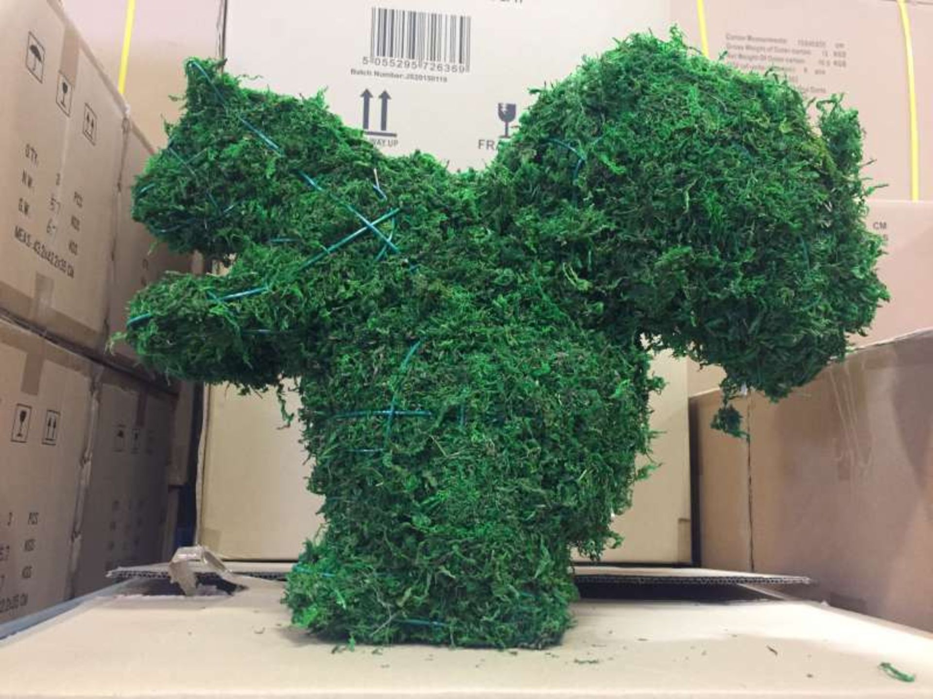 24 X MOSS FILLED TOPIARY FRAME SQUIRREL IN 8 BOXES