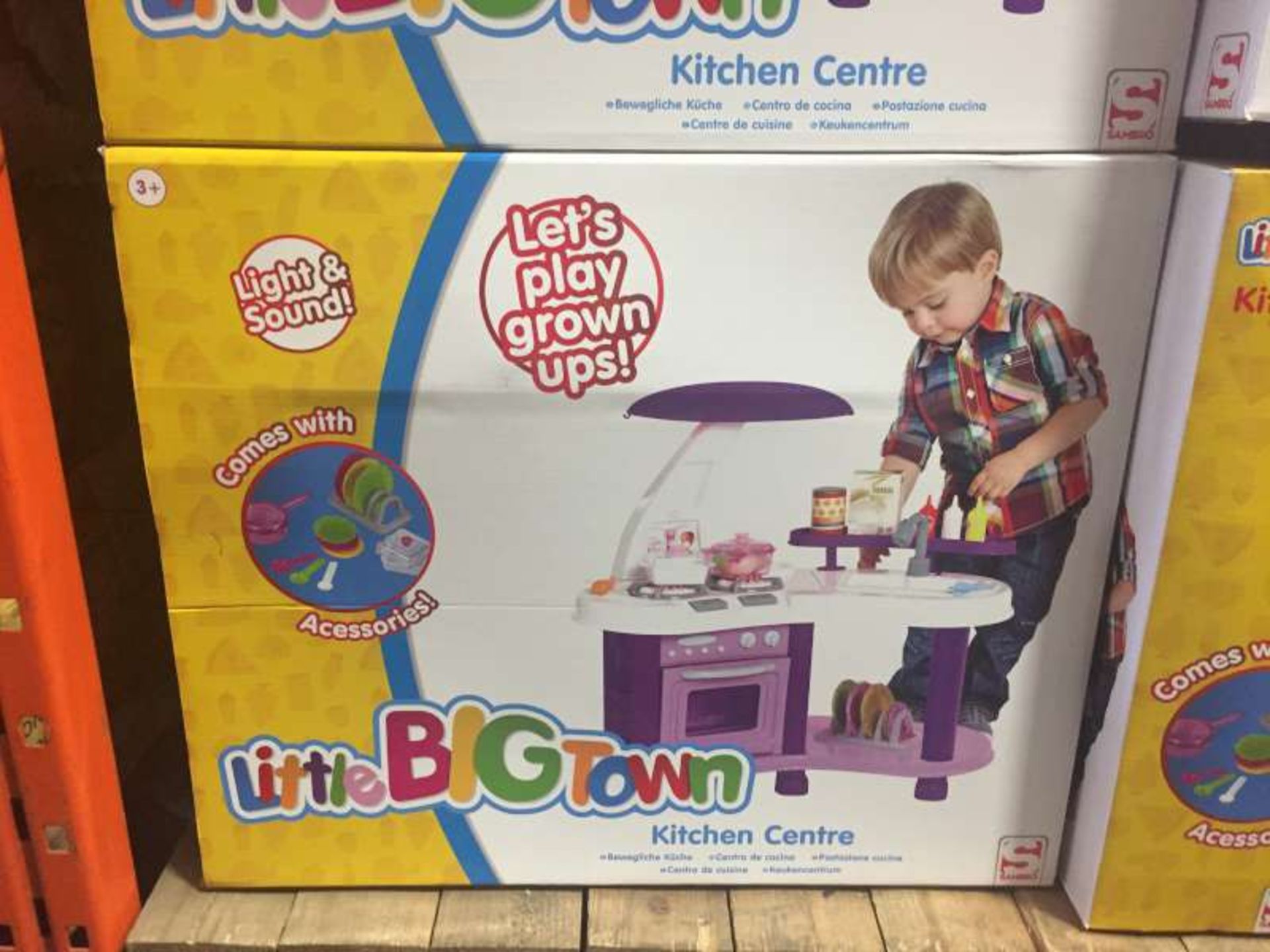 12 X LITTLE BIG TOWN KITCHEN CENTRE WITH LIGHTS AND SOUNDS