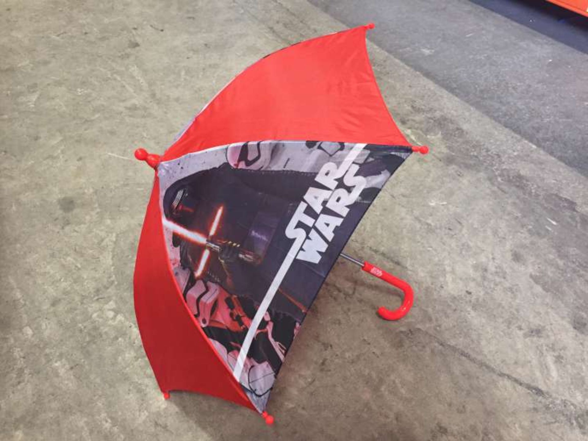 40 X STAR WARS UMBRELLAS IN 2 BOXES