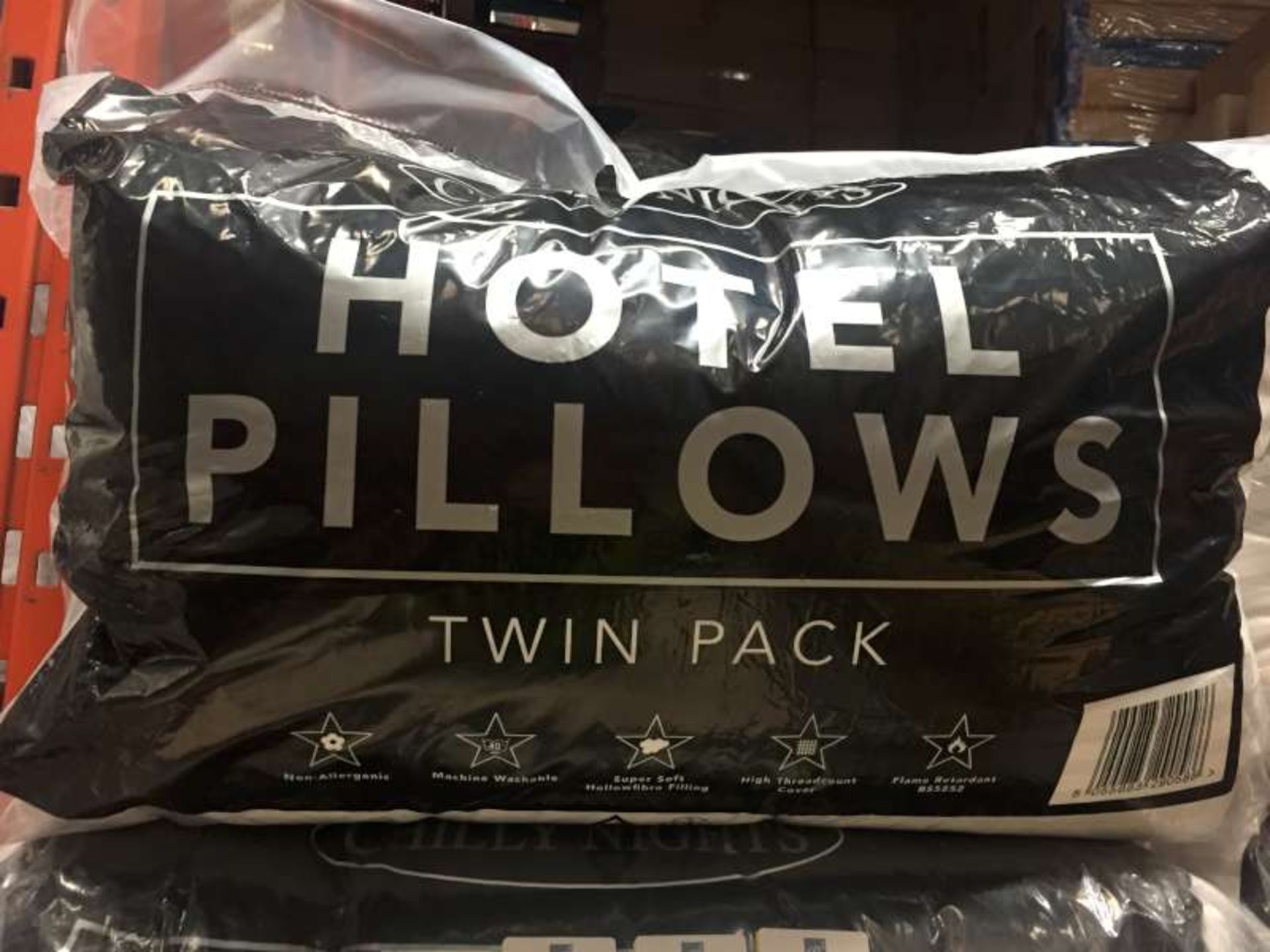 12 X BRAND NEW PACKAGED HOTEL PILLOWS IN 1 BAG