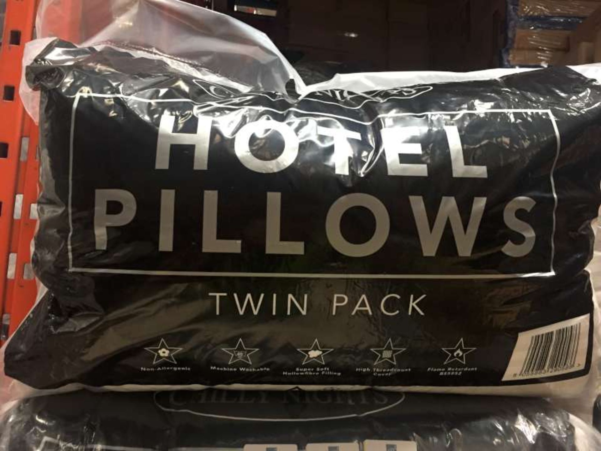 12 X BRAND NEW PACKAGED HOTEL PILLOWS IN 1 BAG