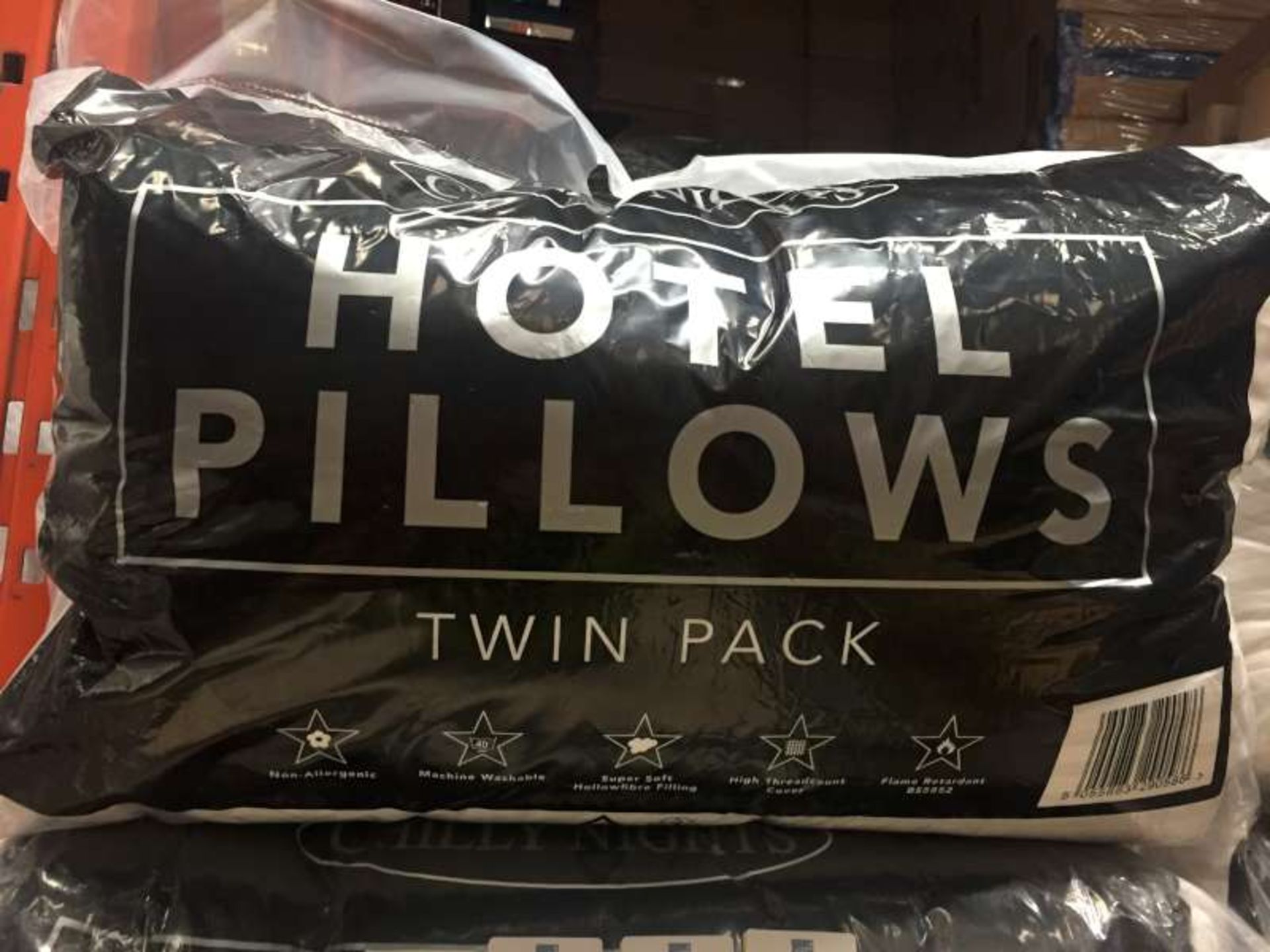 12 X BRAND NEW PACKAGED HOTEL PILLOWS IN 1 BAG