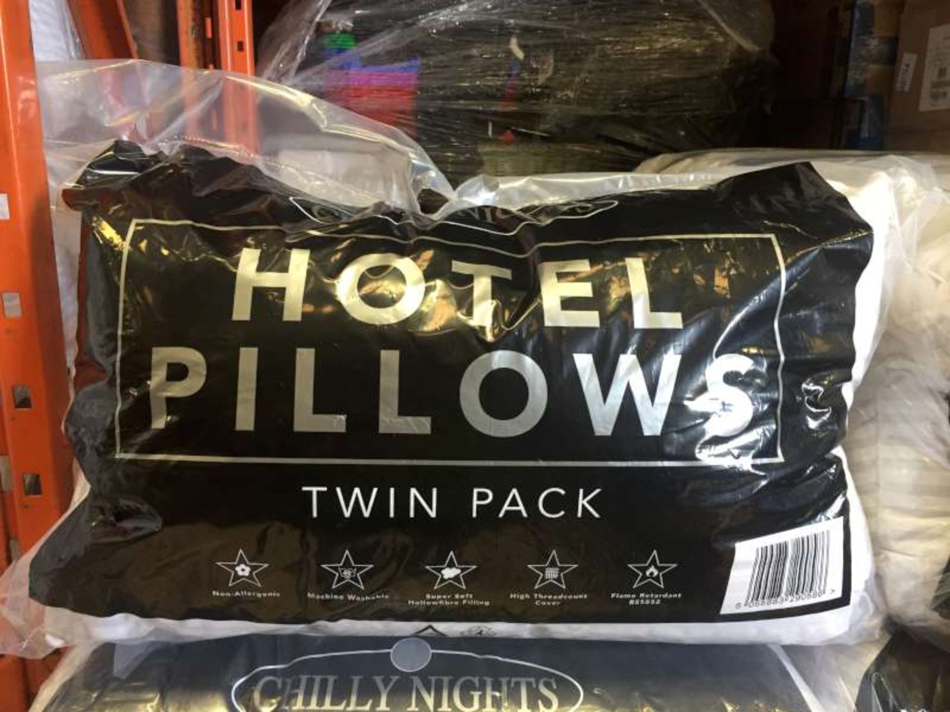 12 X BRAND NEW PACKAGED HOTEL PILLOWS IN 1 BAG