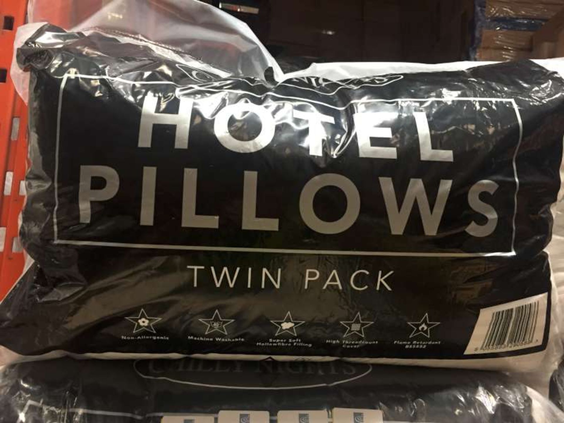 12 X BRAND NEW PACKAGED HOTEL PILLOWS IN 1 BAG