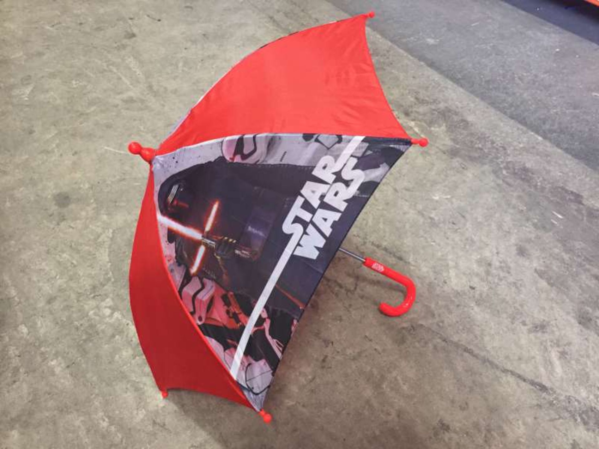 40 X STAR WARS UMBRELLAS IN 2 BOXES