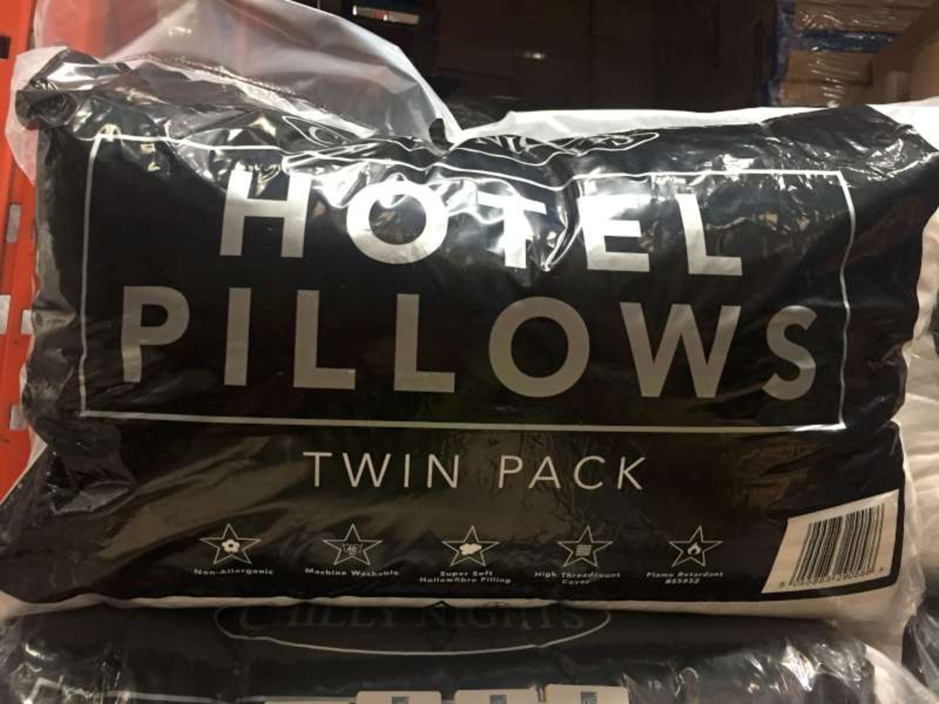 12 X BRAND NEW PACKAGED HOTEL PILLOWS IN 1 BAG