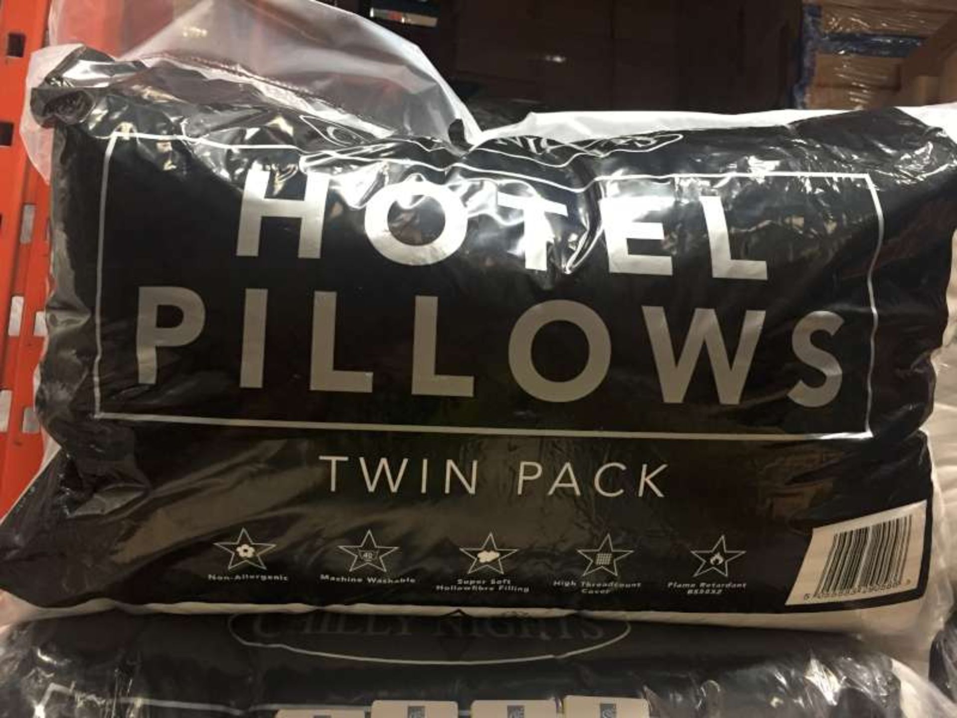 12 X BRAND NEW PACKAGED HOTEL PILLOWS IN 1 BAG