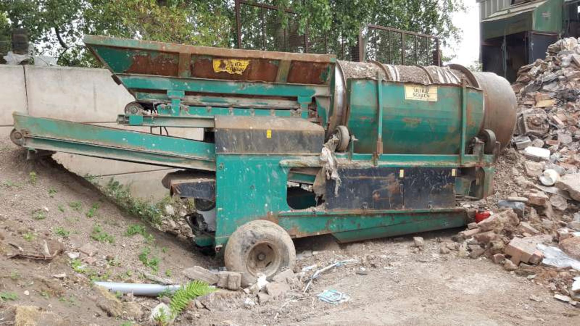 Ultra Spreader Type T1500 mobile screening machine with Deutz air cooled Diesel engine, integrated - Image 2 of 6