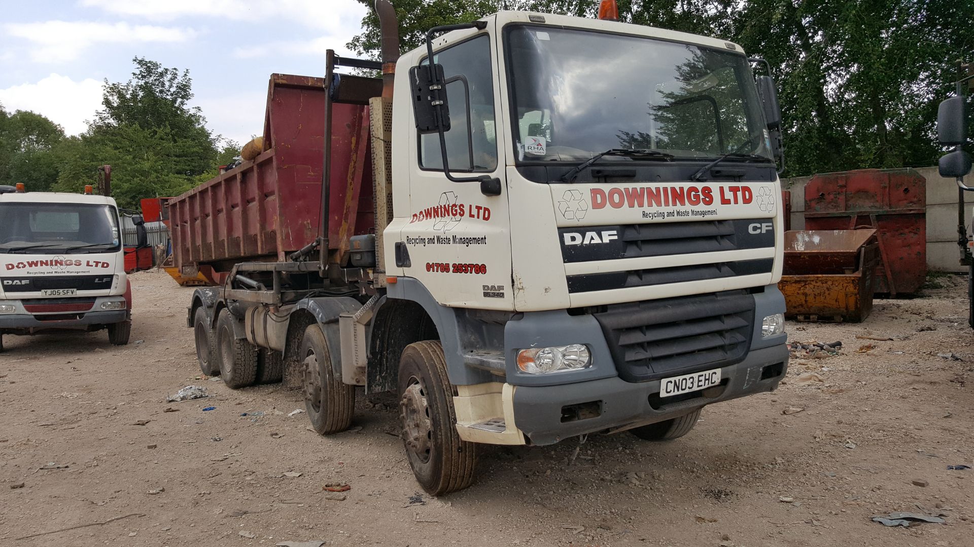 DAF FAD CF 85.340 32 tonne 4 axle rigid chassis roll on roll off skip lorry Recorded approx. KM - Image 2 of 2