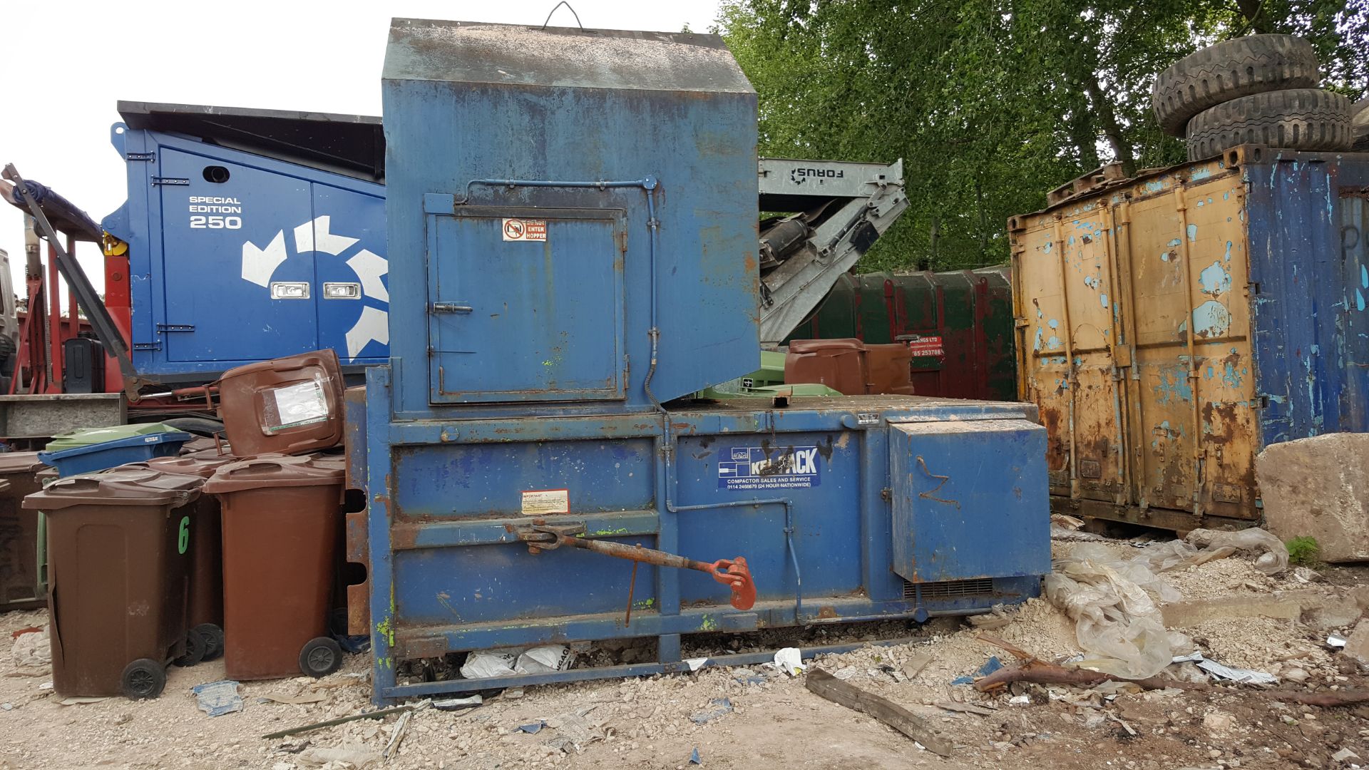 Kelpak Type 300 static hydraulic waste compactor SN: 1104 Year: 2006