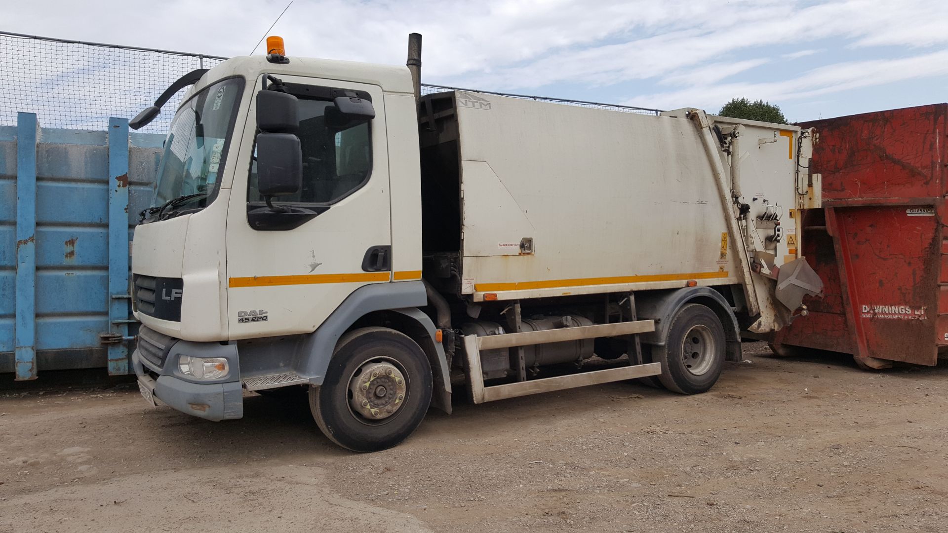 DAF 45.220 12 tonne rigid chassis refuse lorry with NTM refuse collection kit Recorded approx. 113, - Image 2 of 3