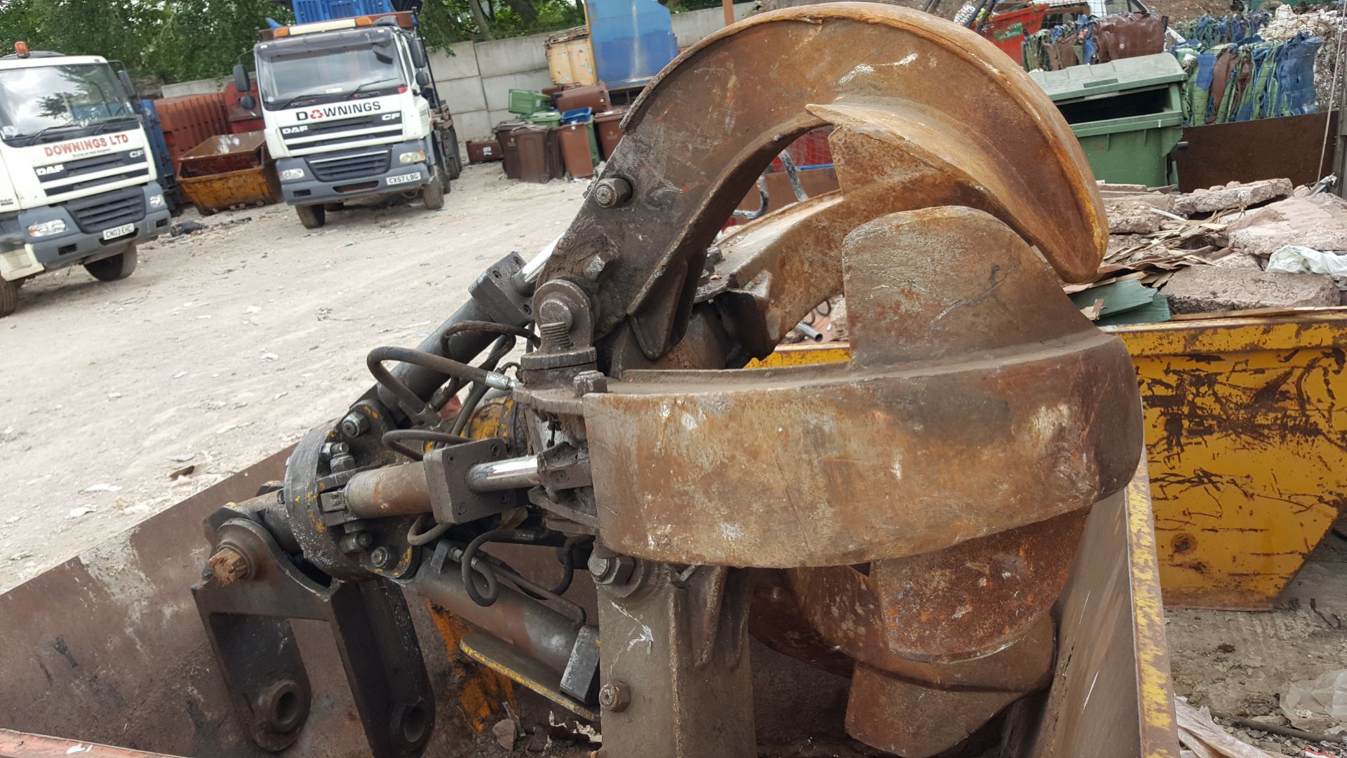 Strutt Engineering hydraulic 5 tine scrap grab, with JCB 160 spec. attachment bracket - Image 2 of 4