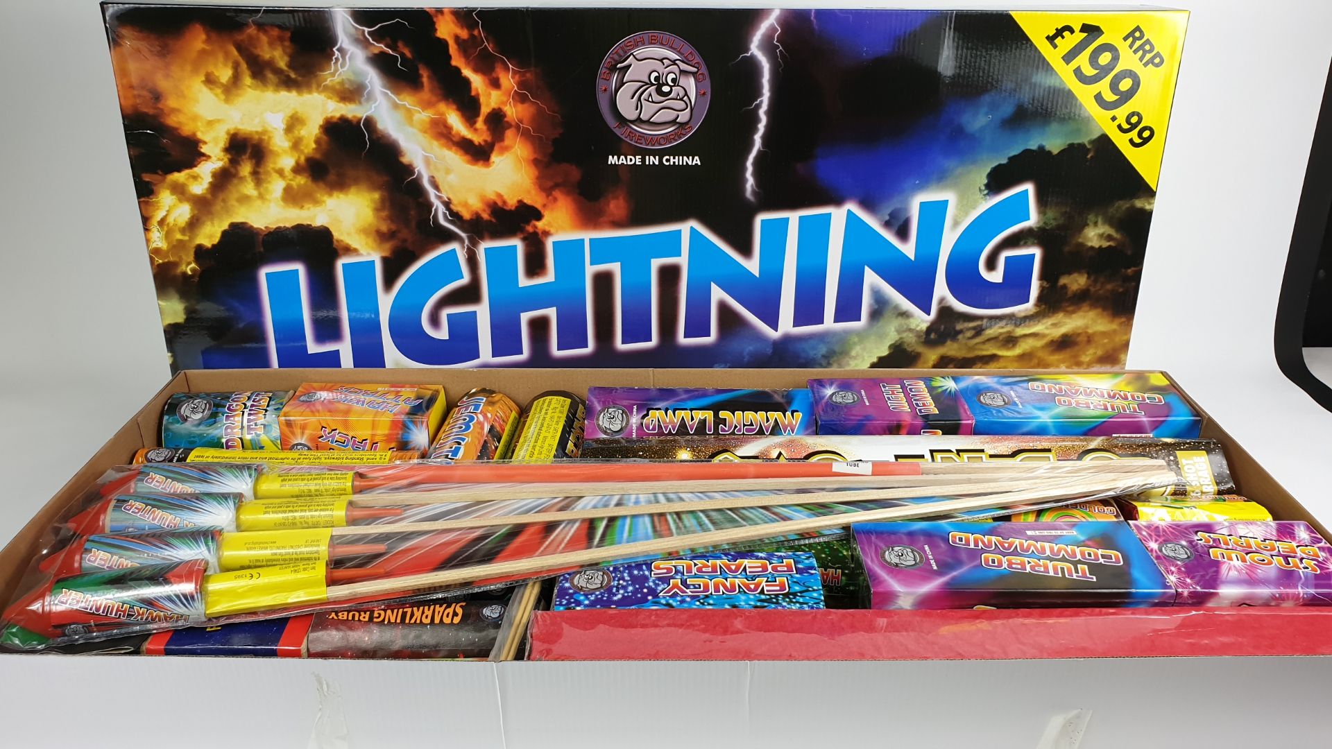 BRITISH BULLDOG LIGHTNING FIREWORKS SELECTION BOX EACH BOX CONTAININS 31 VARIOUS FIREWORKS RRP£199.