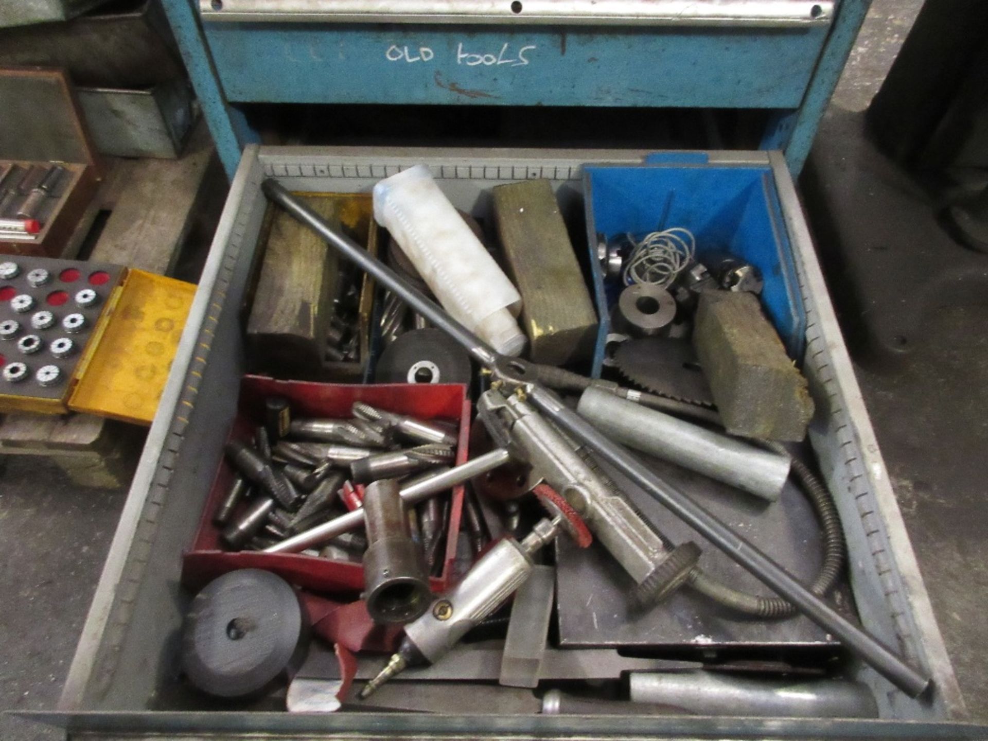 Tooling cabinet containing taps, drills, tips, endmills etc - Image 9 of 9