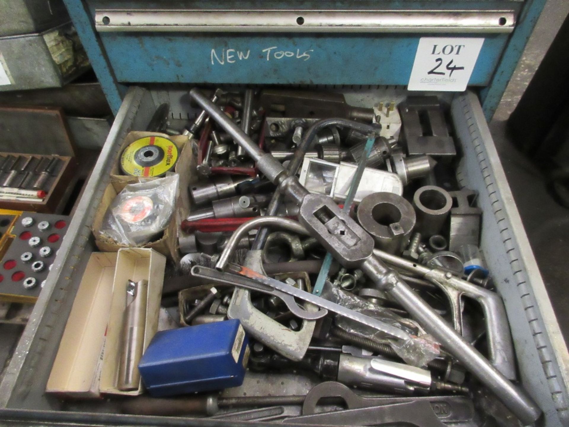 Tooling cabinet containing taps, drills, tips, endmills etc - Image 8 of 9