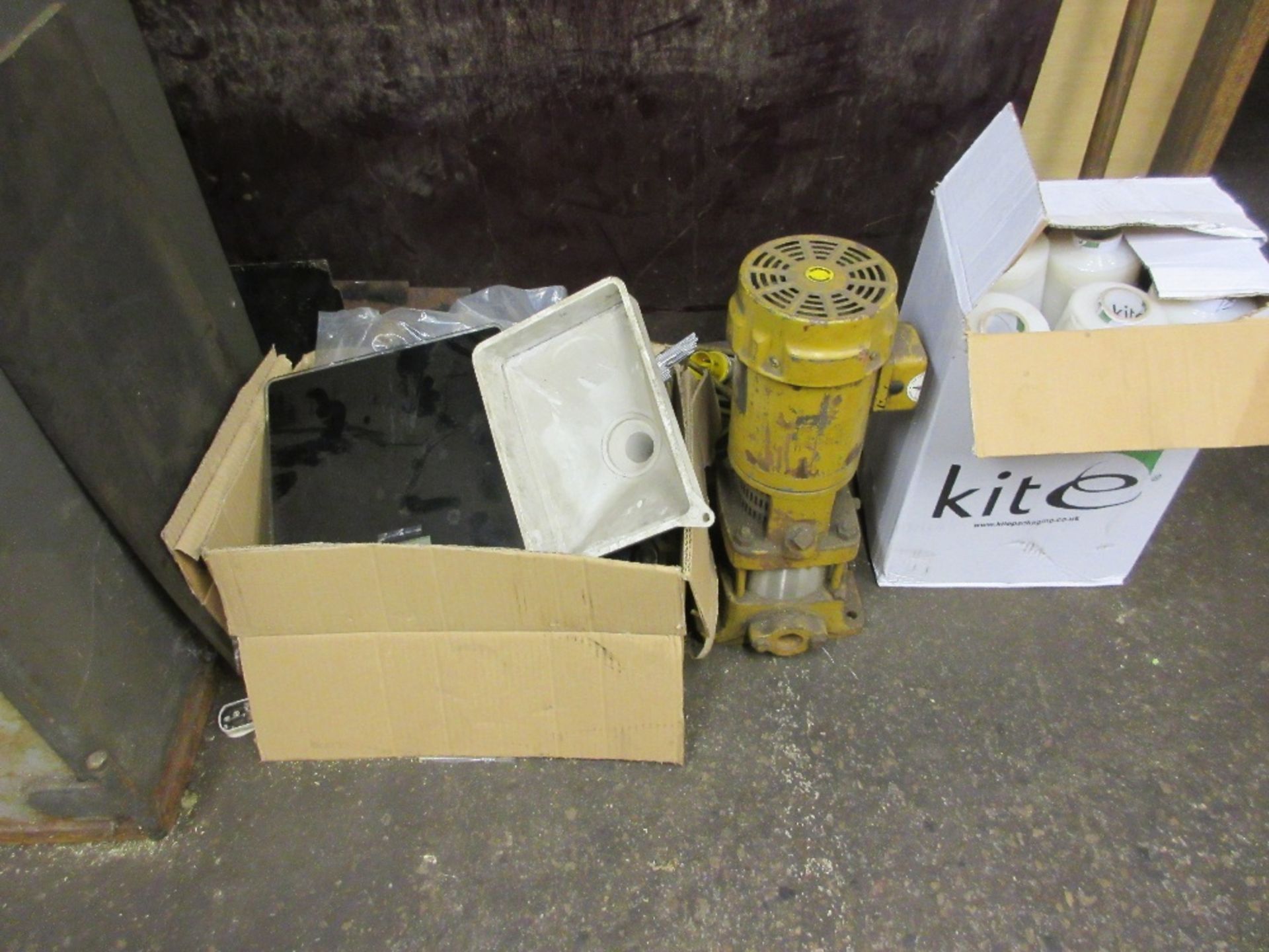 Remaining contents of stores to include hand tools, motor, 110 volt cable, tripod light, - Image 3 of 6