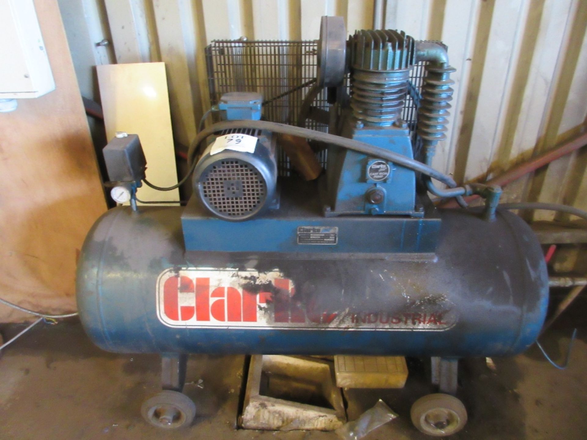 Clarke SE-26B200 receiver mounted compressor