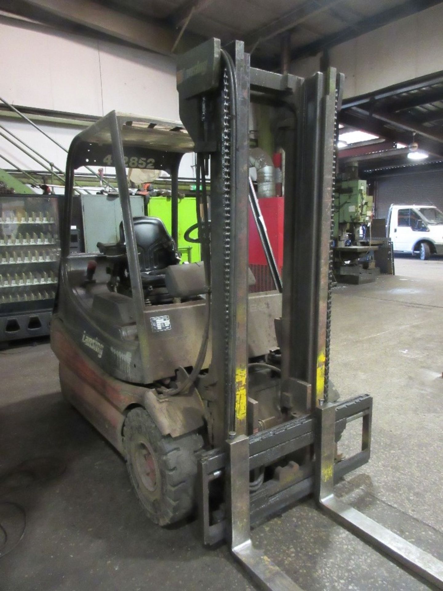 Lansing E25-02 electric forklift truck. 2500kg capacity. Date 2001 complete with charger - Image 3 of 6