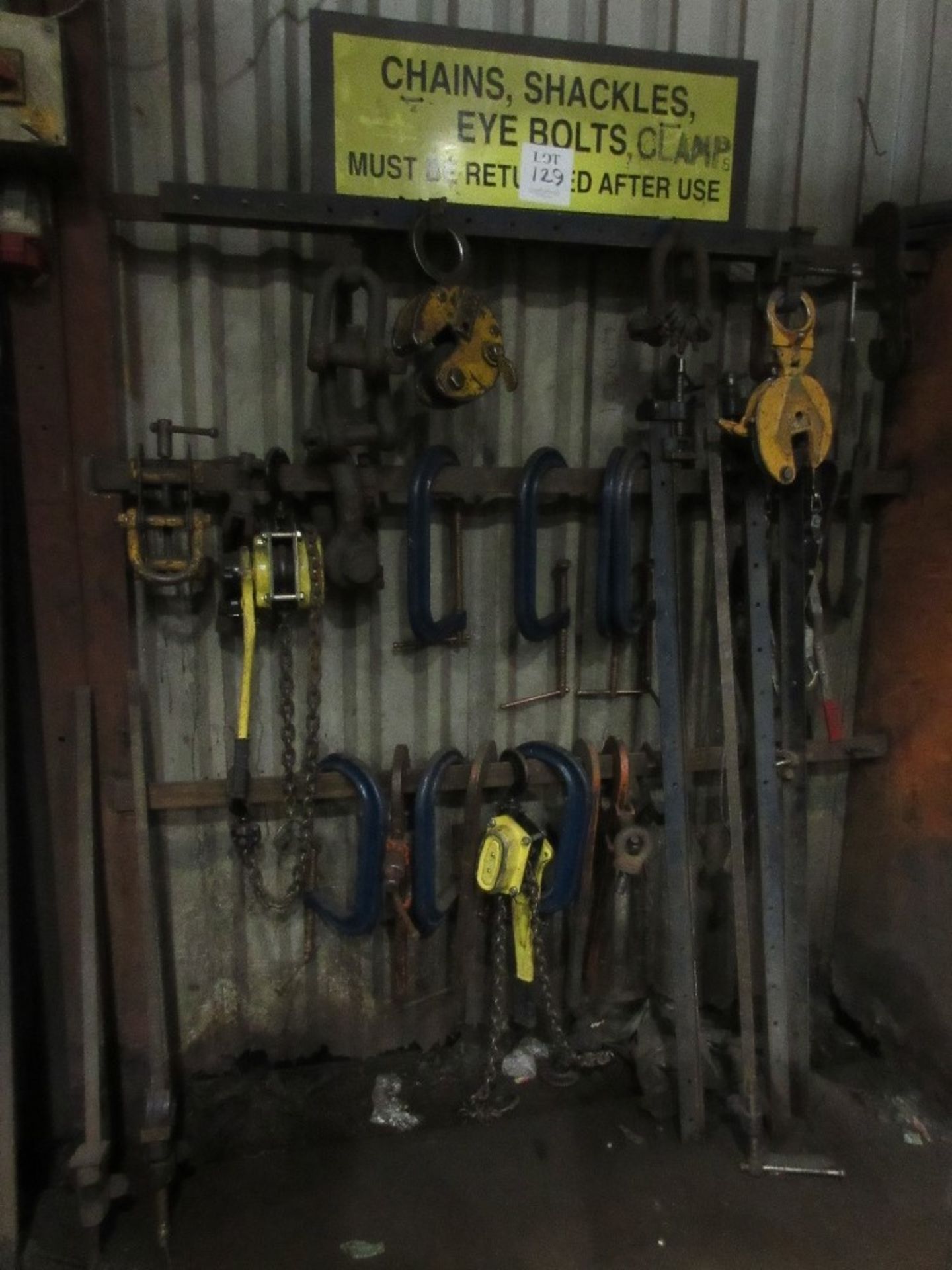 Quantity of G clamps, pulley levers, plate lifters and lifting eyes
