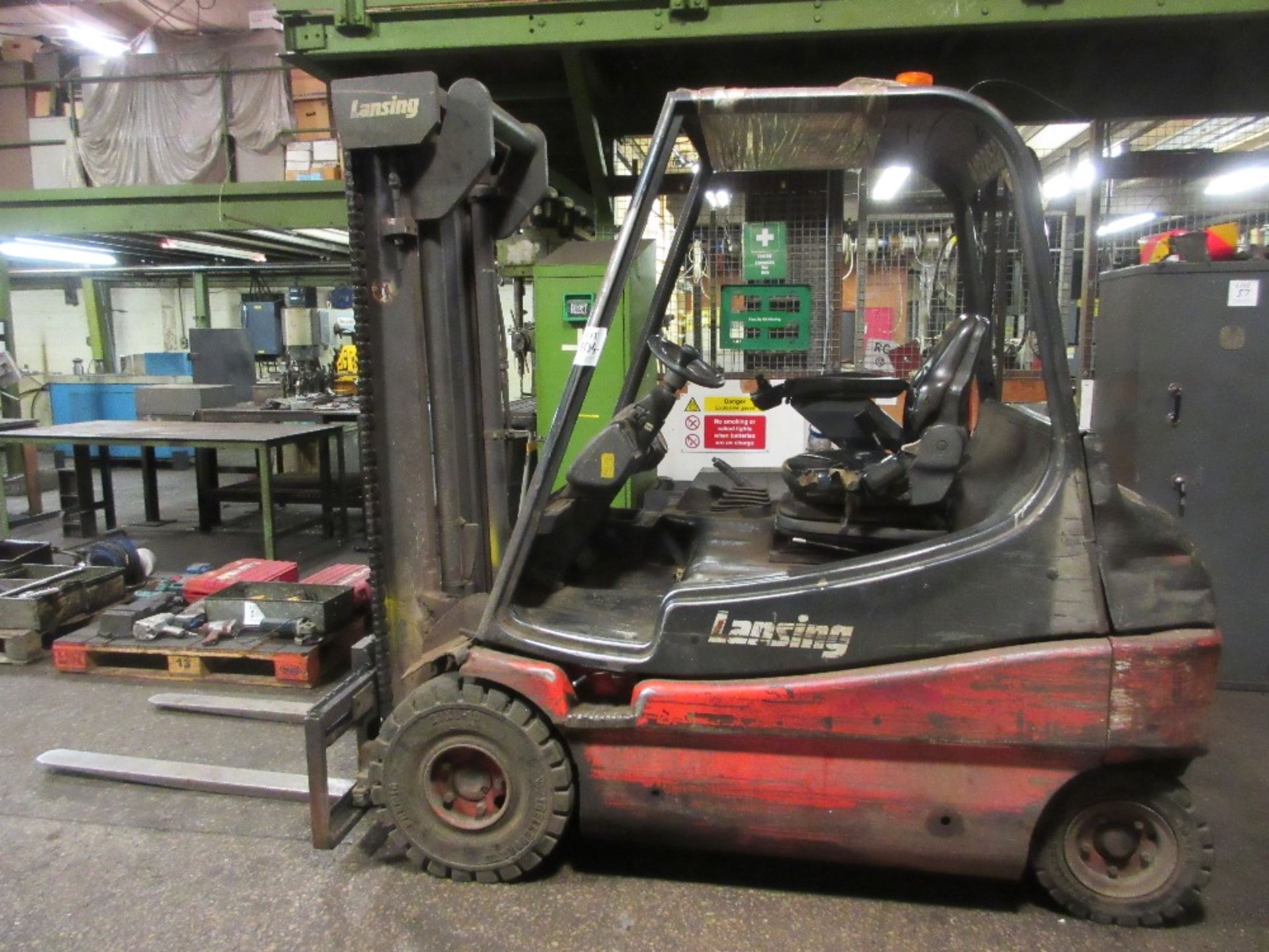 Lansing E25-02 electric forklift truck. 2500kg capacity. Date 2001 complete with charger