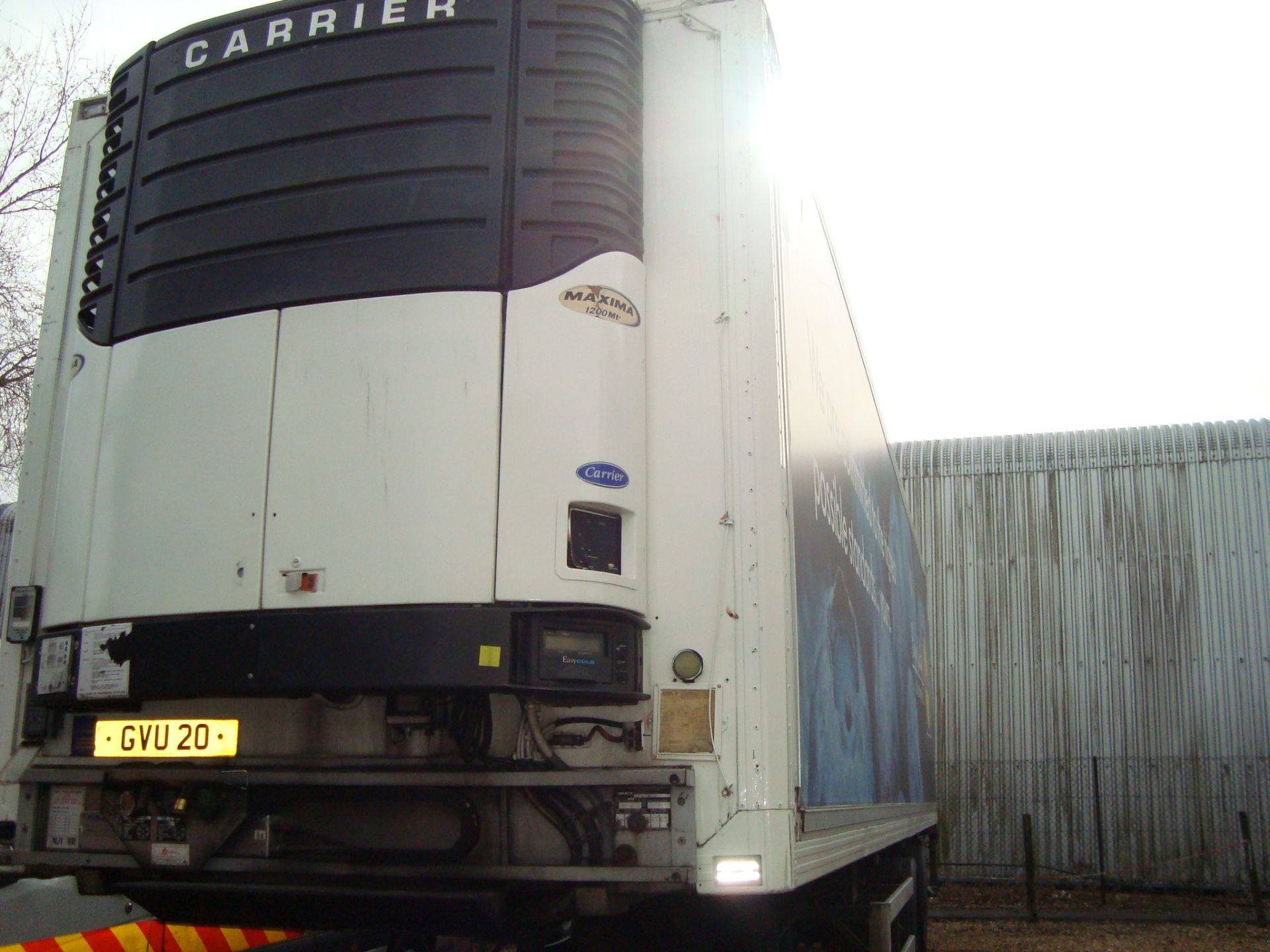 GVU20 - Gray and Adams GA2BS twin axle refrigerated semi-trailer with Carrier Maxima 1200 Mt chiller