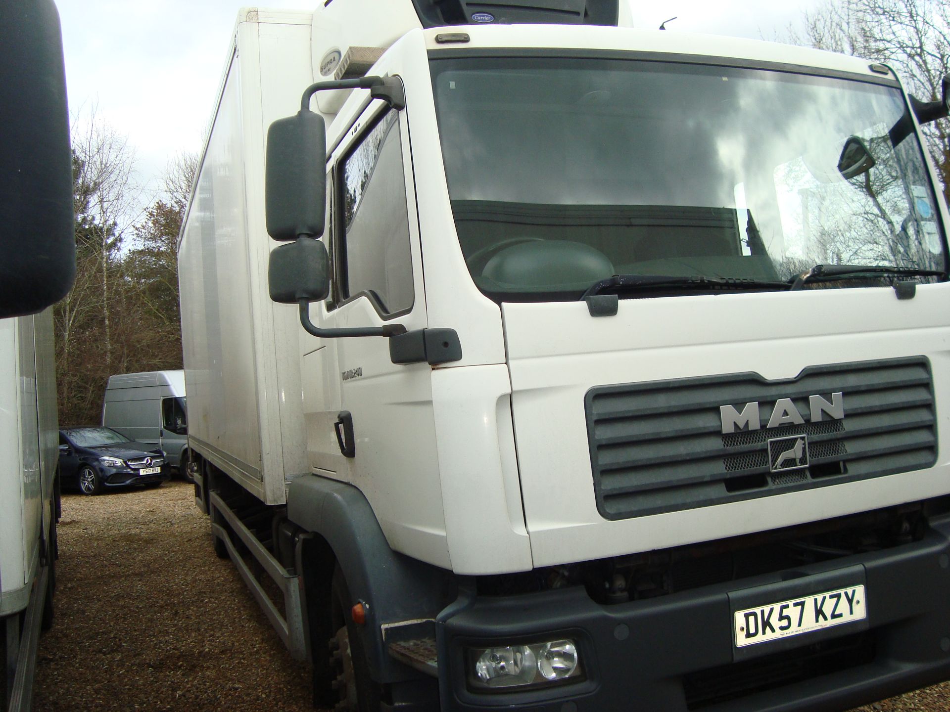 MAN TGM18.240 sleeper cab twin-axle rigid refrigerated truck, 18T, with Transcold Supra 850Mt - Image 2 of 4