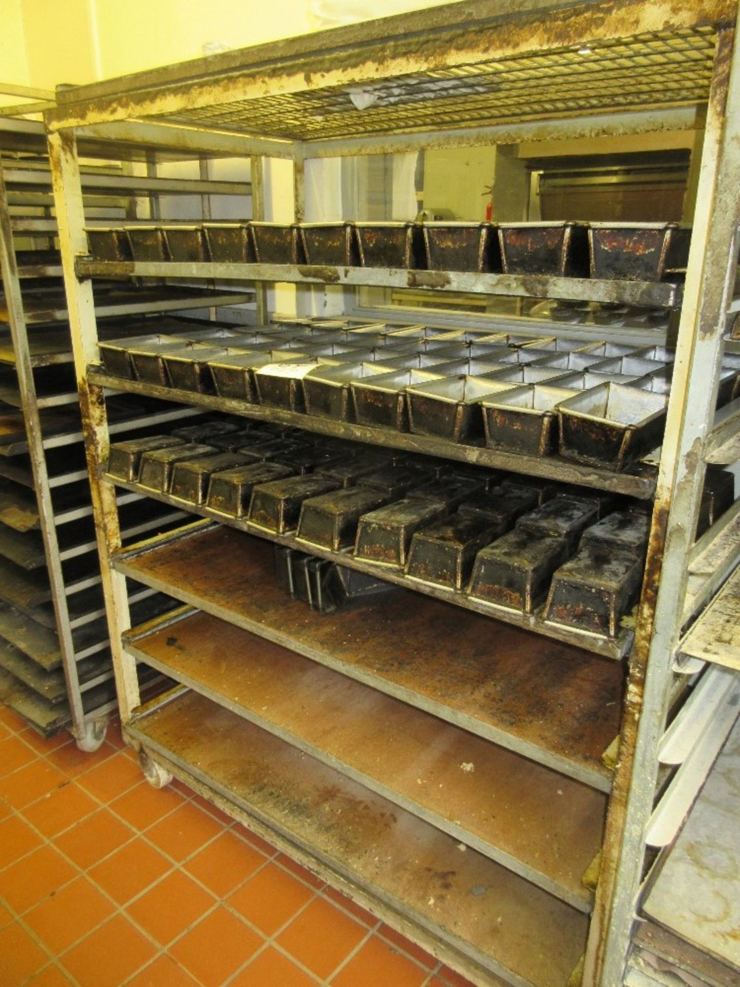 6 tier rack with 120 1lbs bread tins