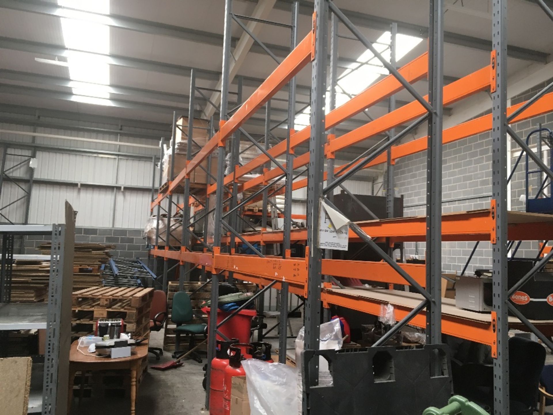 Quantity of bolt free racking to include 19 - Bays Pallet Racking, a quantity of dismantled racking, - Bild 2 aus 5