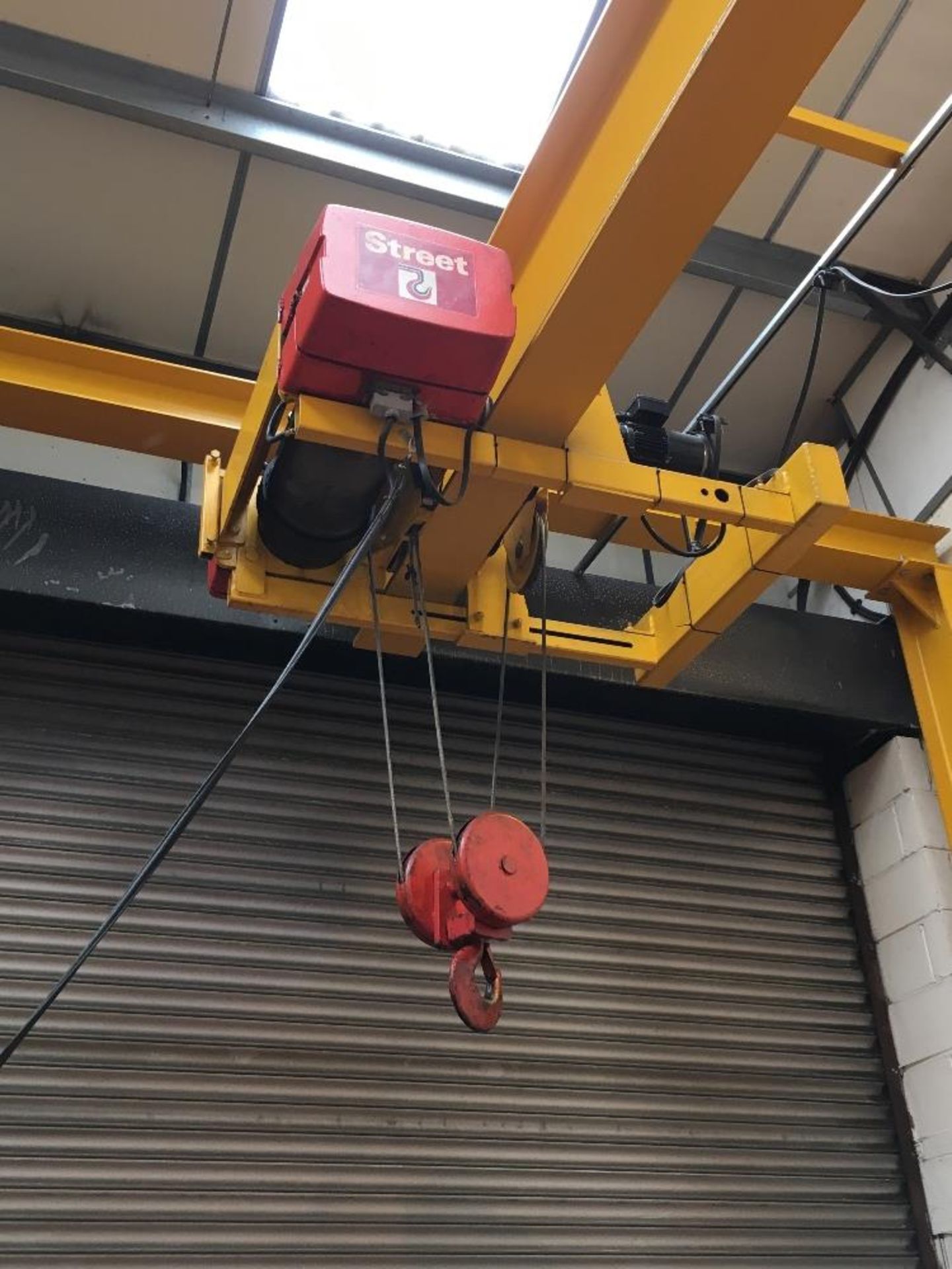 Gantry crane, 16.5m (L) x 11.5m (W) x 4.5m (H), 3200kg capacity with Abus 3.2T hoist with right