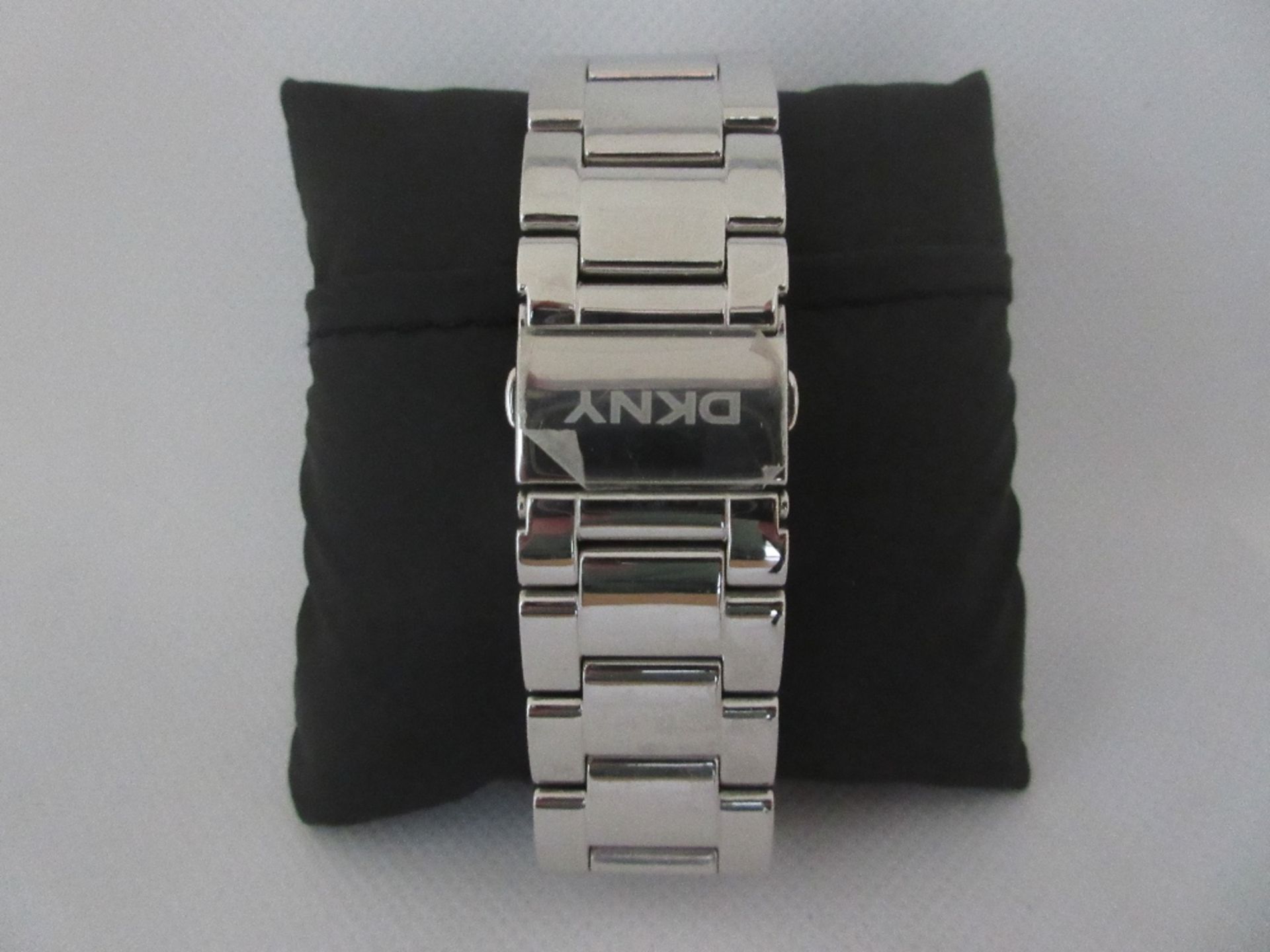 DKNY FEMALE WATCH, MODEL NY4890, CASE DIAMETER 43MM, STAINLESS STEEL STRAP, BOXED, RRP £ 99 - Image 3 of 4