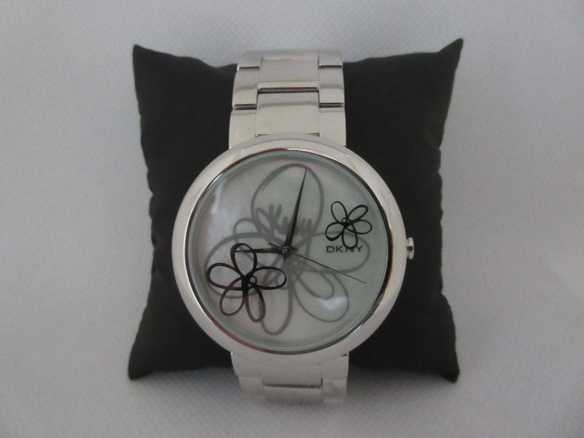 DKNY FEMALE WATCH, MODEL NY4890, CASE DIAMETER 43MM, STAINLESS STEEL STRAP, BOXED, RRP £ 99 - Image 2 of 4