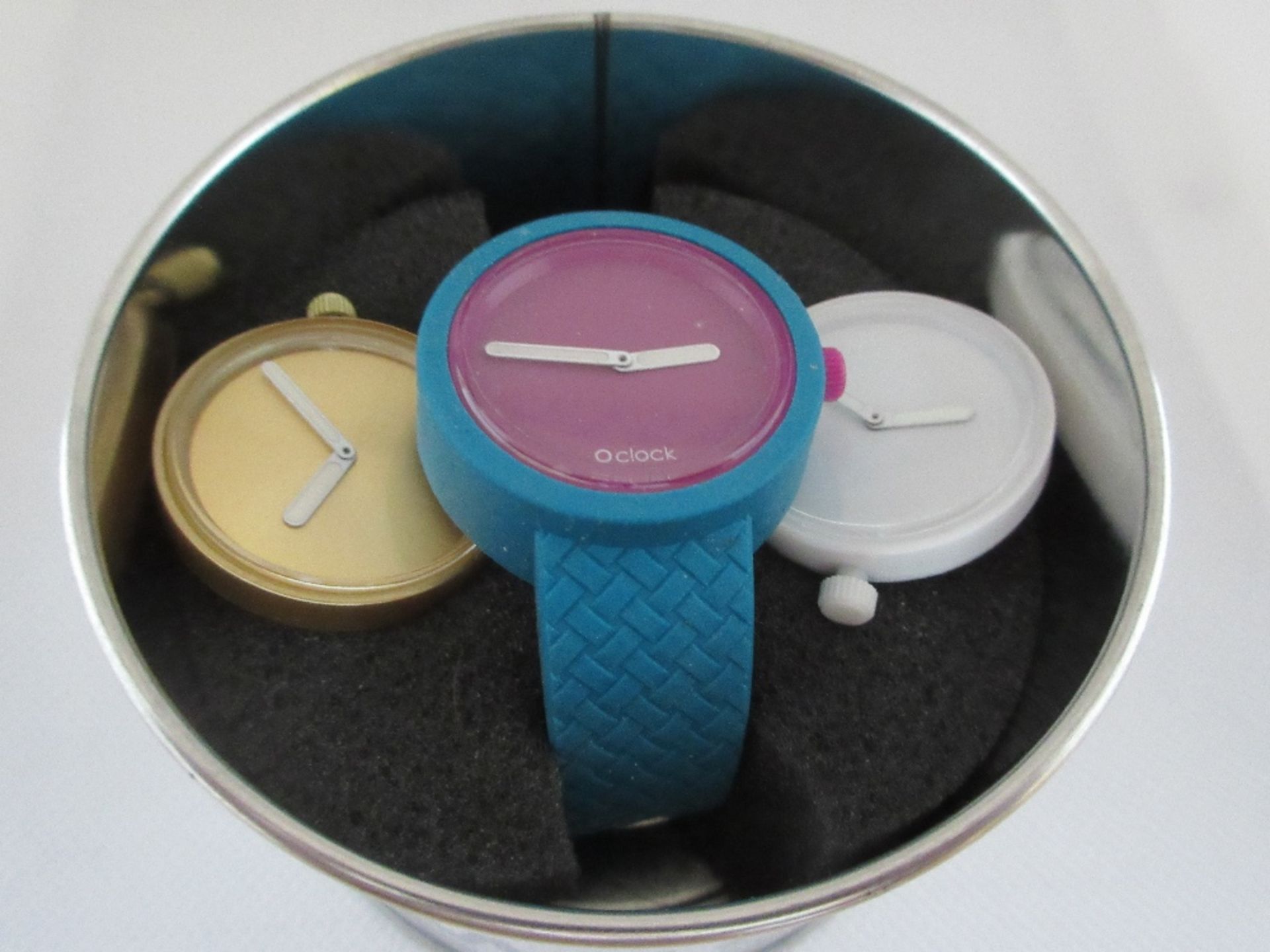 O CLOCK UNISEX WATCH WITH 3 FACES, RUBBER STRAP, BOXED - NO LID, RRP £ 40
