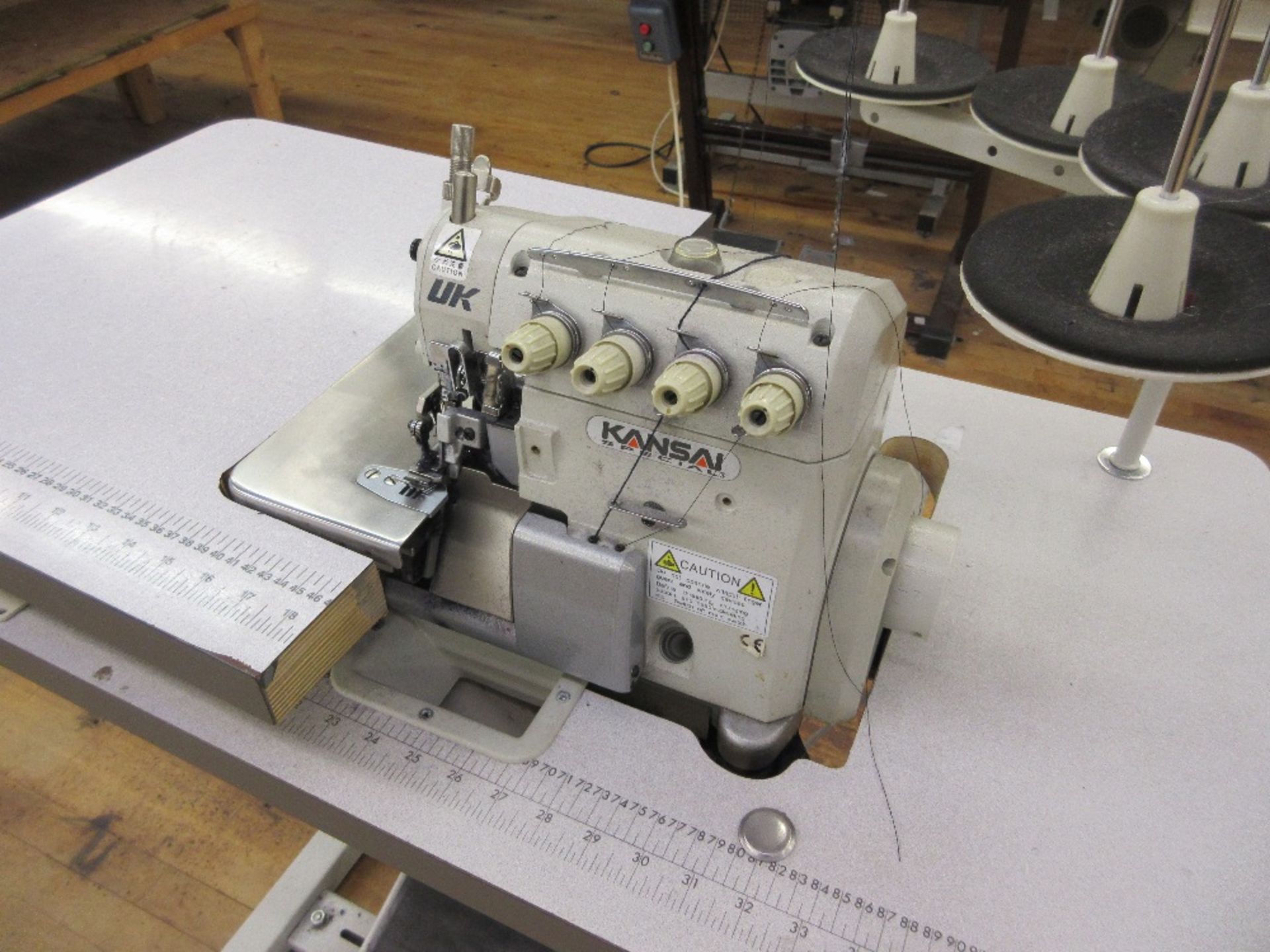 Kansai special, model. UK2014H-40M- 2 x 4 Overlocker. Serial No. KS044109 - Image 3 of 4