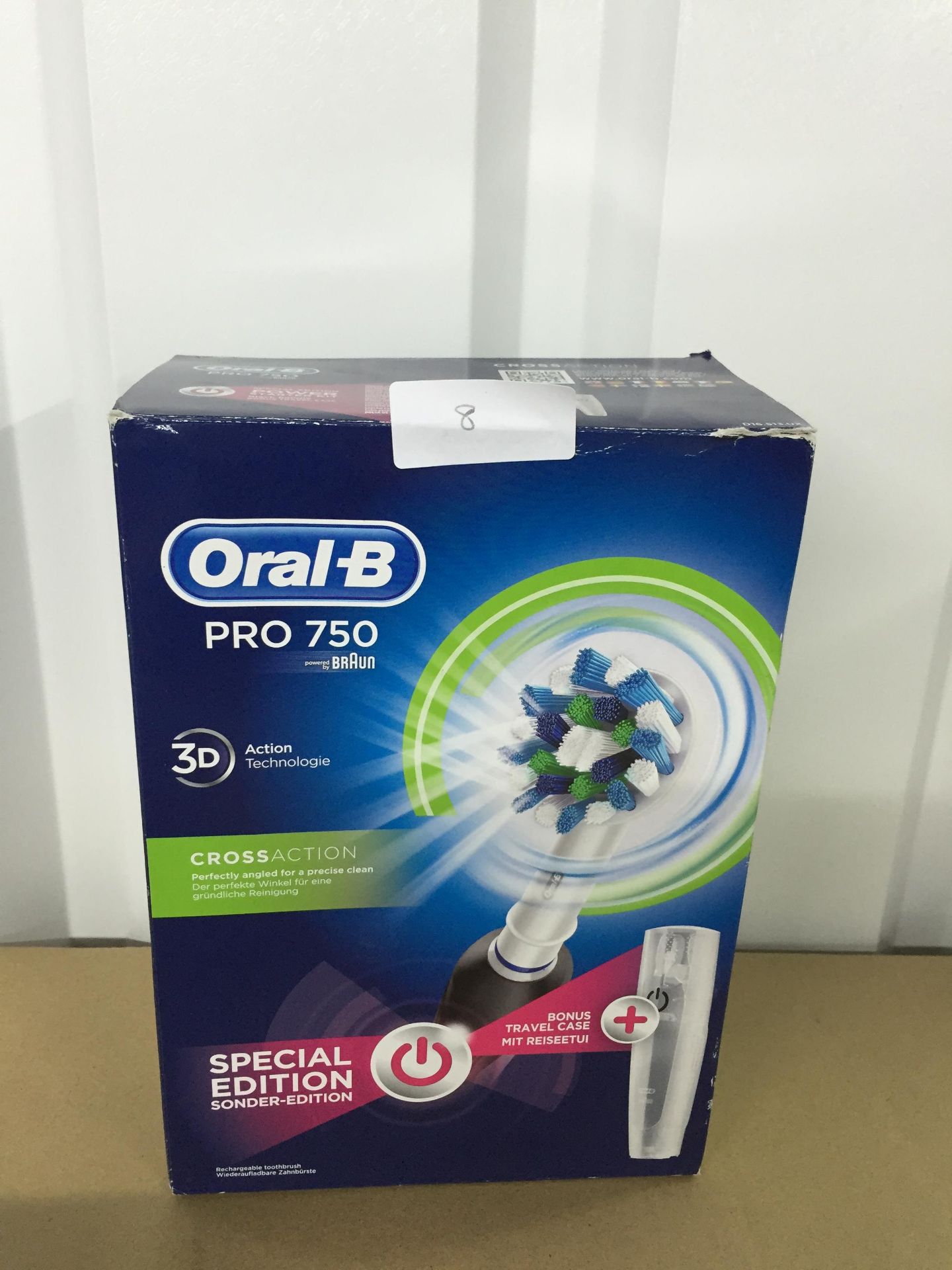 ORAL- B TOOTHBRUSH ELECTRIC PRO 750 3D CROSSACTION + travel case