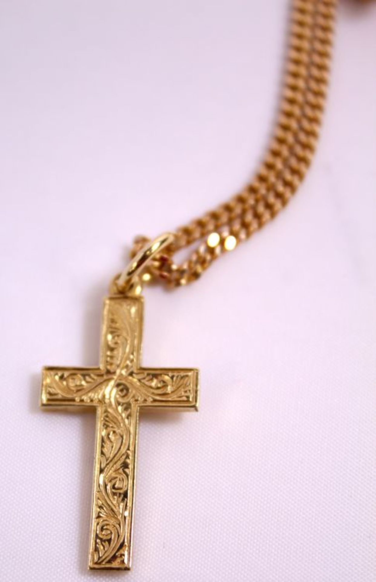 A 9ct Gold Chain with 9ct Cross Pendant 15.6g (Est. £180-£250) - Image 2 of 2