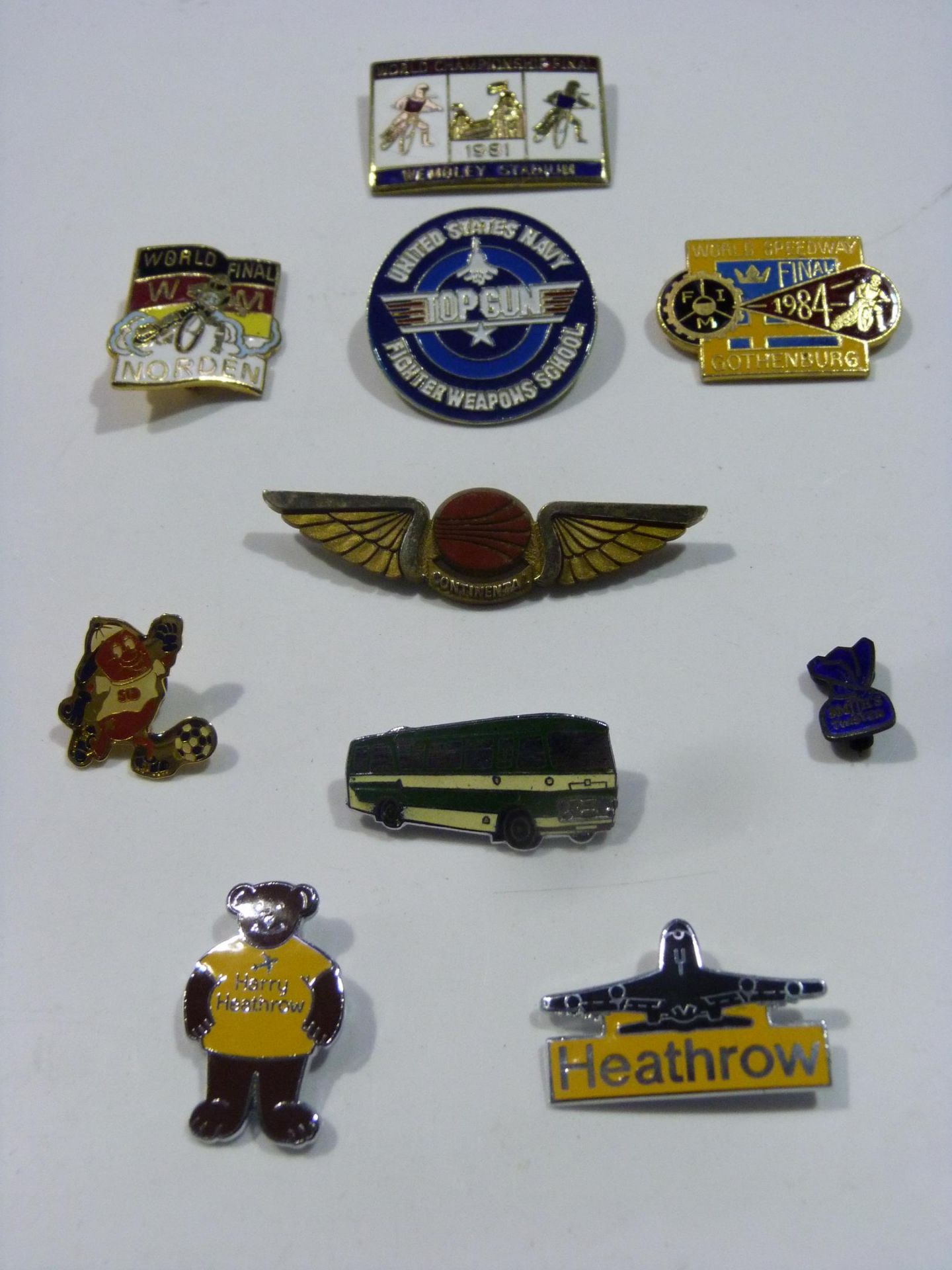 An assortment of Badges to include Speedway Badges such as World Championship Final 1981, World