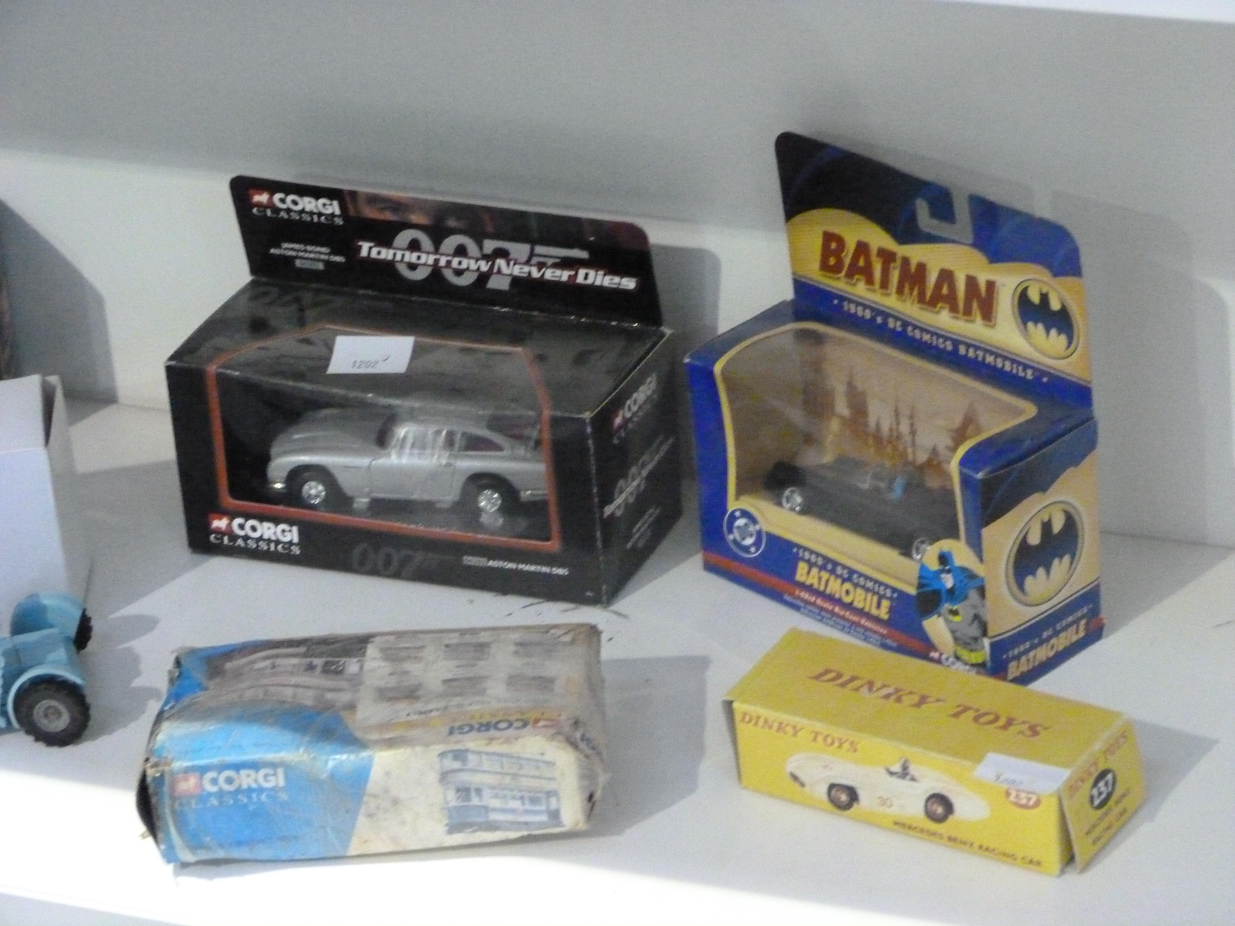 This is a Timed Online Auction on Bidspotter.co.uk, Click here to bid. Two shelves of collectable - Image 6 of 7