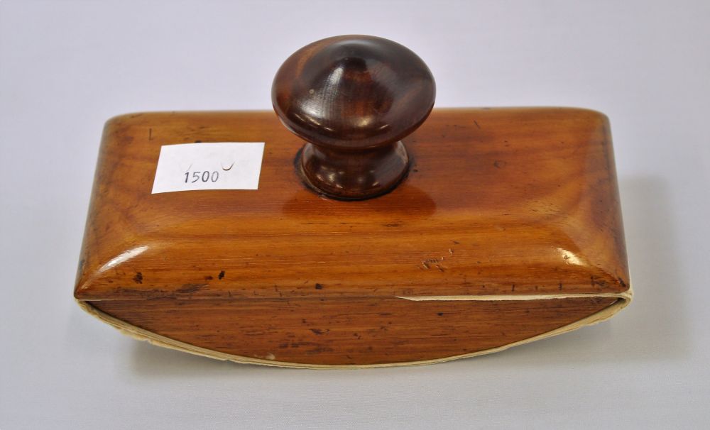 This is a Timed Online Auction on Bidspotter.co.uk, Click here to bid. Yew Wood Ink Blotter (Est. £