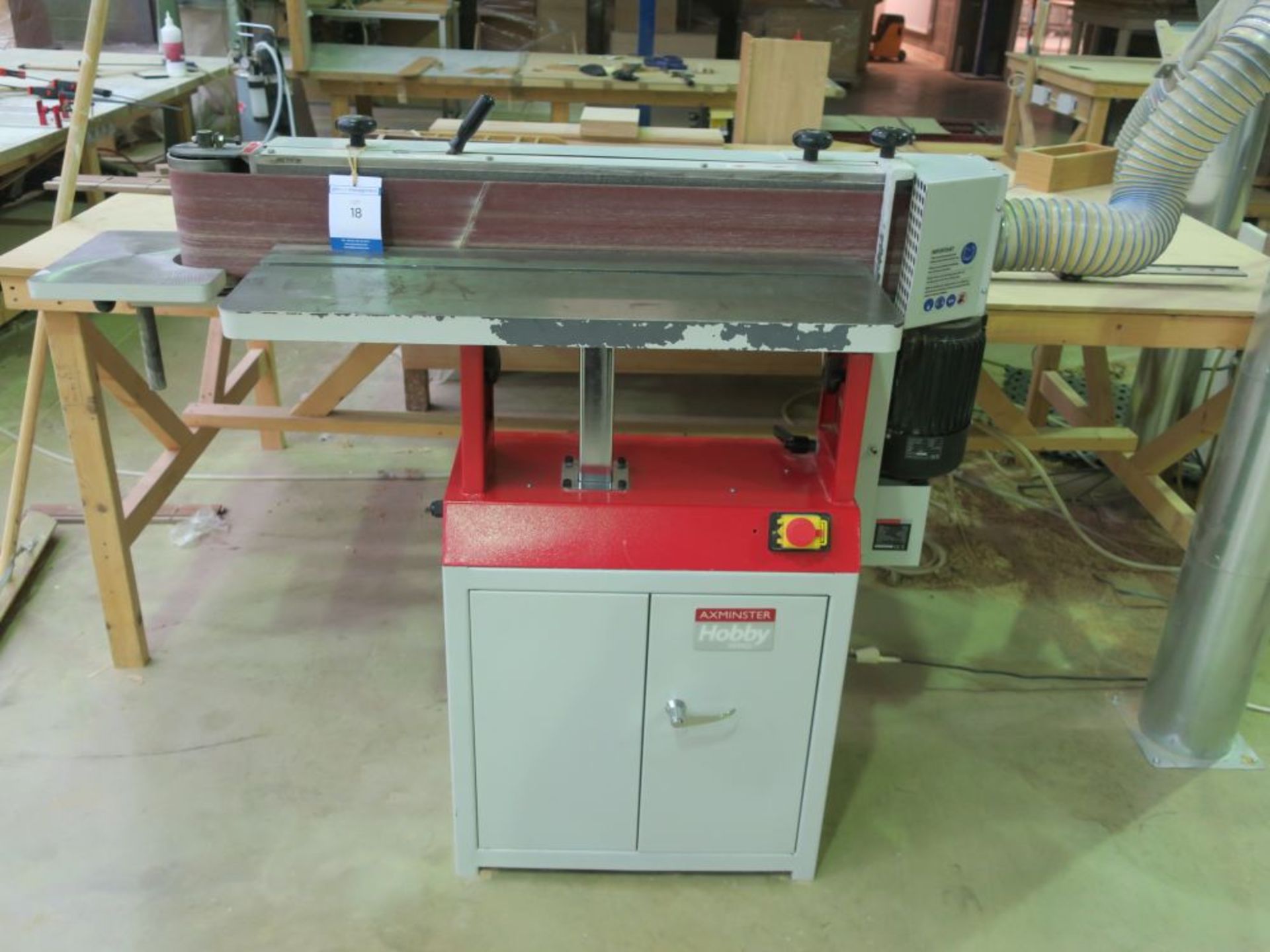 * Axminster Hobby Model AWHVS Vertical Belt Sander. Please note there is a £10 plus Vat lift out fee
